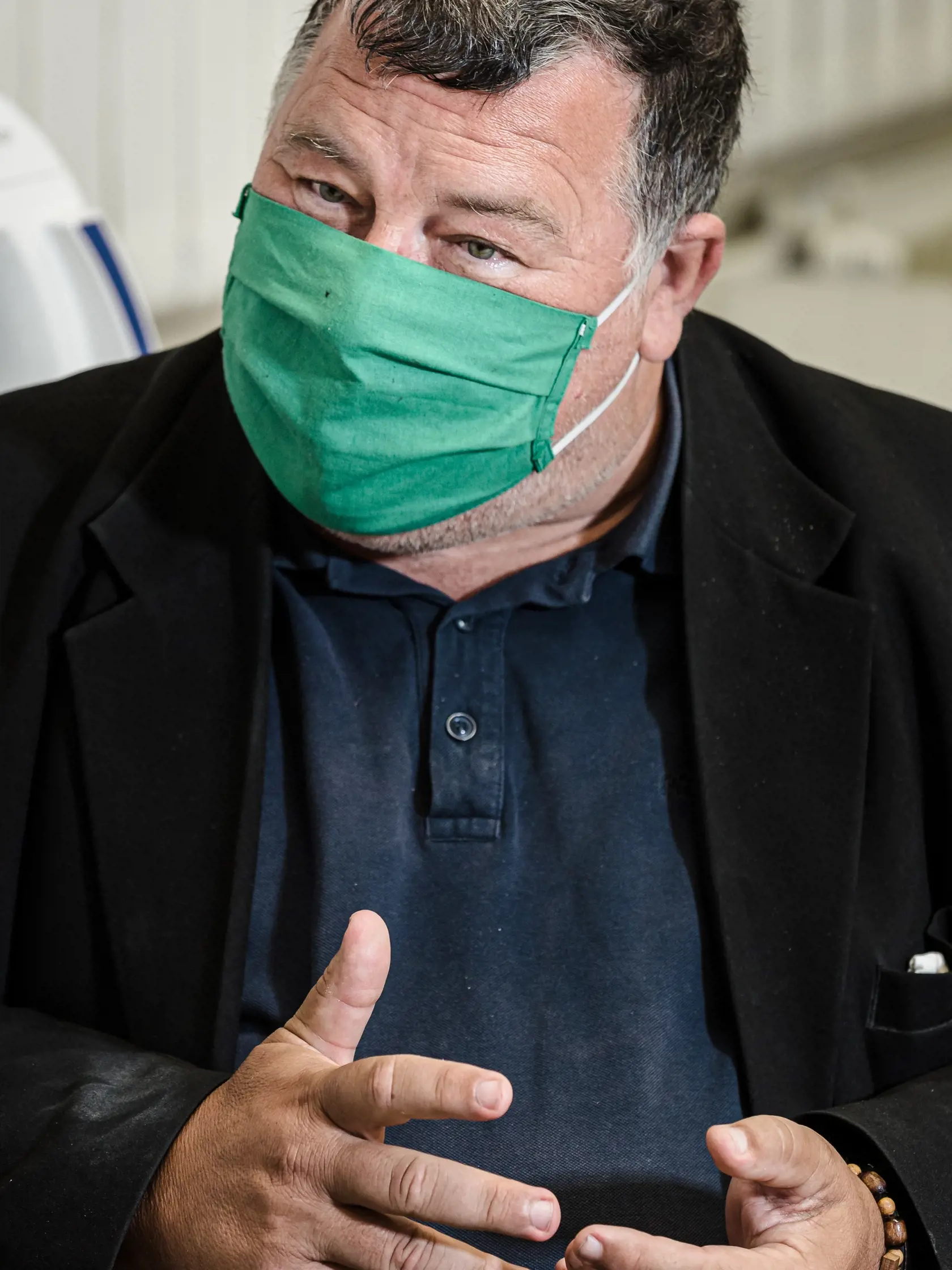 Na sníme Prof. MUDr. Vladimír Krčméry DrSc. - slovenský lekár, vedec – odborník na tropickú medicínu, infektológiu a onkológiu.