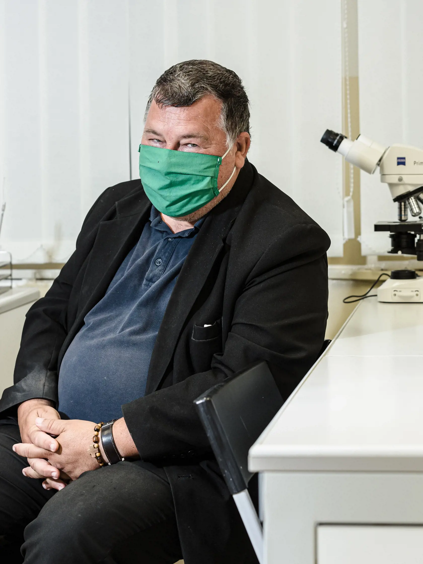 Na sníme Prof. MUDr. Vladimír Krčméry DrSc. - slovenský lekár, vedec – odborník na tropickú medicínu, infektológiu a onkológiu.