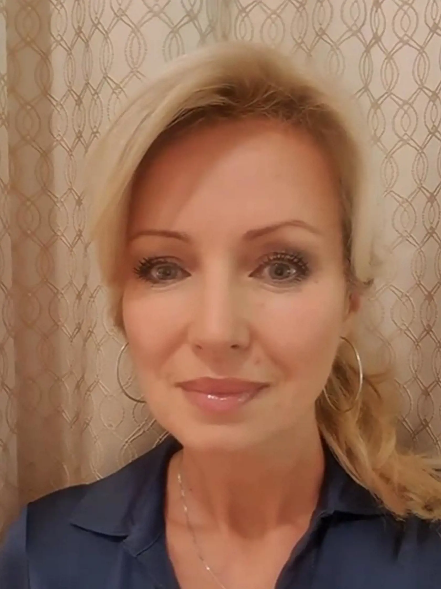Sestru princeznej Fantaghiro Karolínu stvárnila v sérii filmov česká herečka Kateřina Brožová, ktorá vo februári oslávi svoje 54. narodeniny. Podobne ako hlavná predstaviteľka ani Kateřina akosi nestarne.