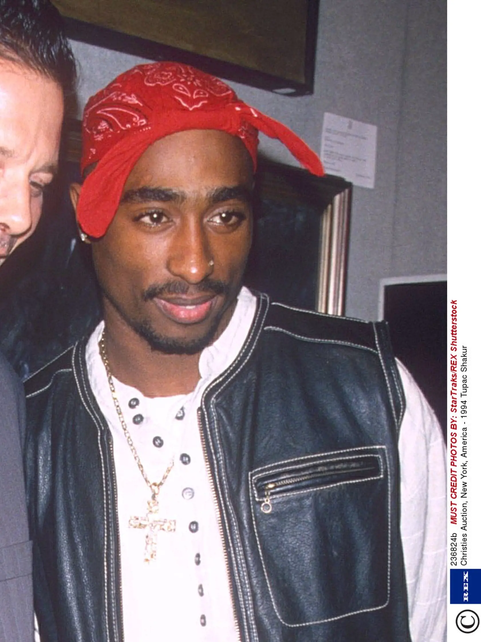 Svedka streľby na amerického rapera Tupaca Shakura obvinili z vraždy. Predstavuje to prelom vo vyšetrovaní vraždy rapera, ktorého zastrelili v roku 1996 v Las Vegas.
