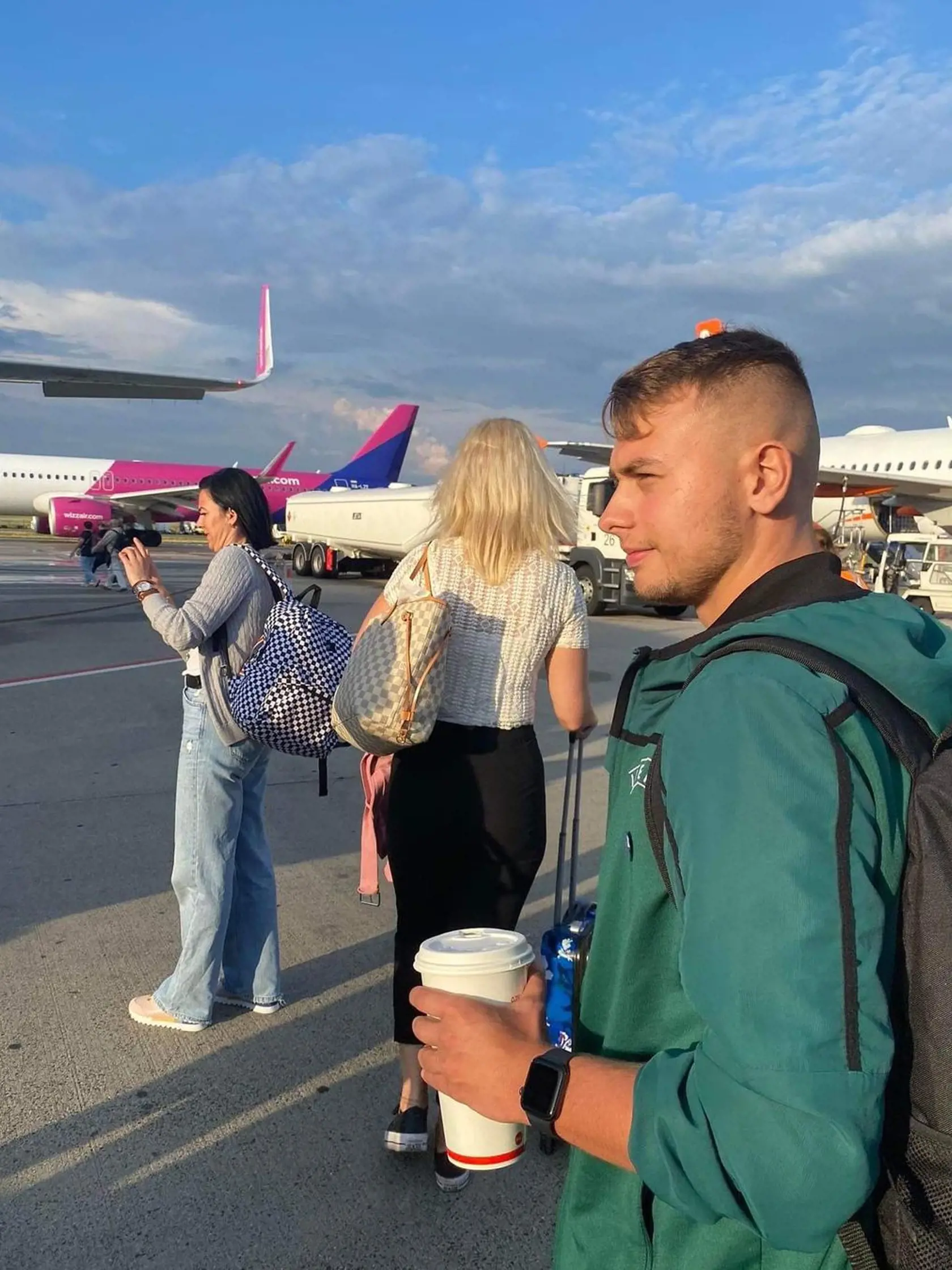 Dnes má 22 rokov a vďaka tomu, že je rozhodcom vo futbale, cestuje po svete, učí sa anglický jazyk a darí sa mu veľmi dobre. Držíme palce!