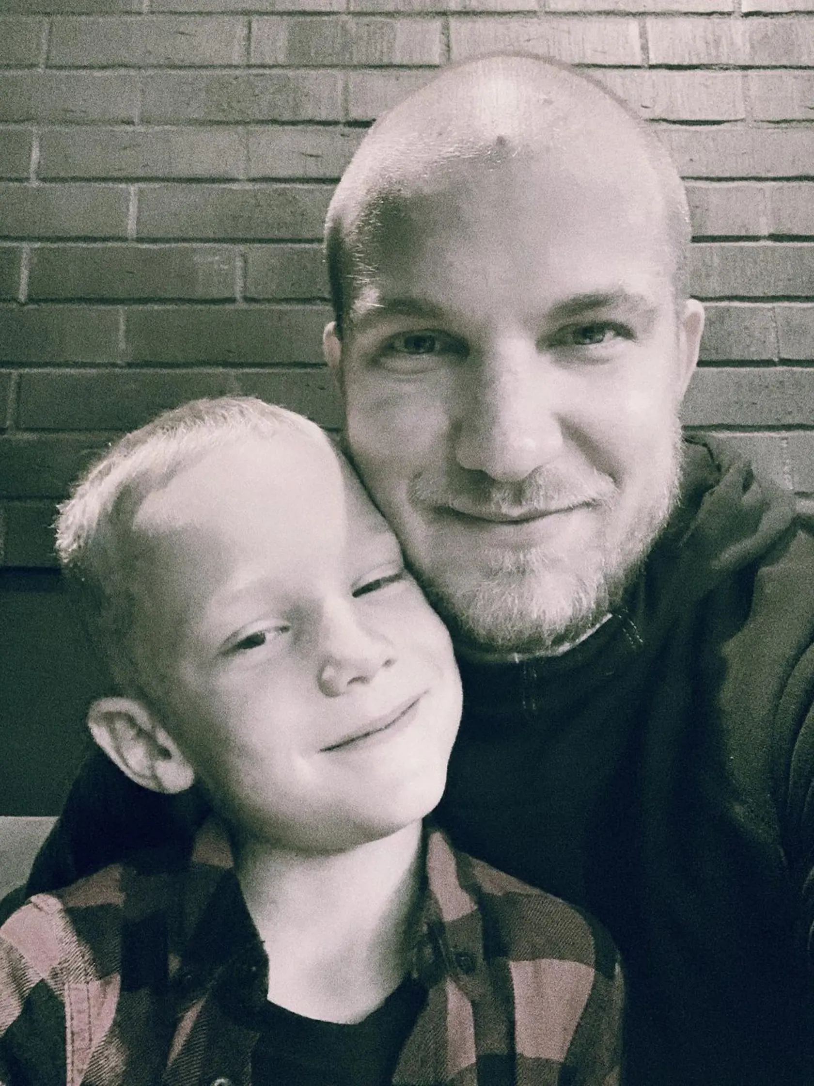 Lukáš Adamec je hrdý dvojnásobný otec. Na foto so starším synom Teom.