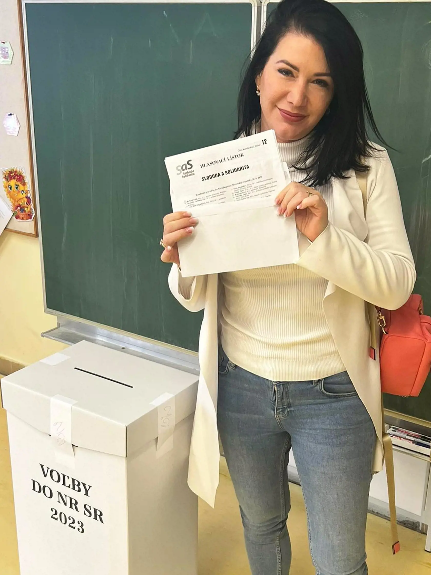 Doobeda odvolila aj Jana Bittó Cigániková. "JE TO TAM! 🗳️," pripísala k fotke z volebnej miestnosti.