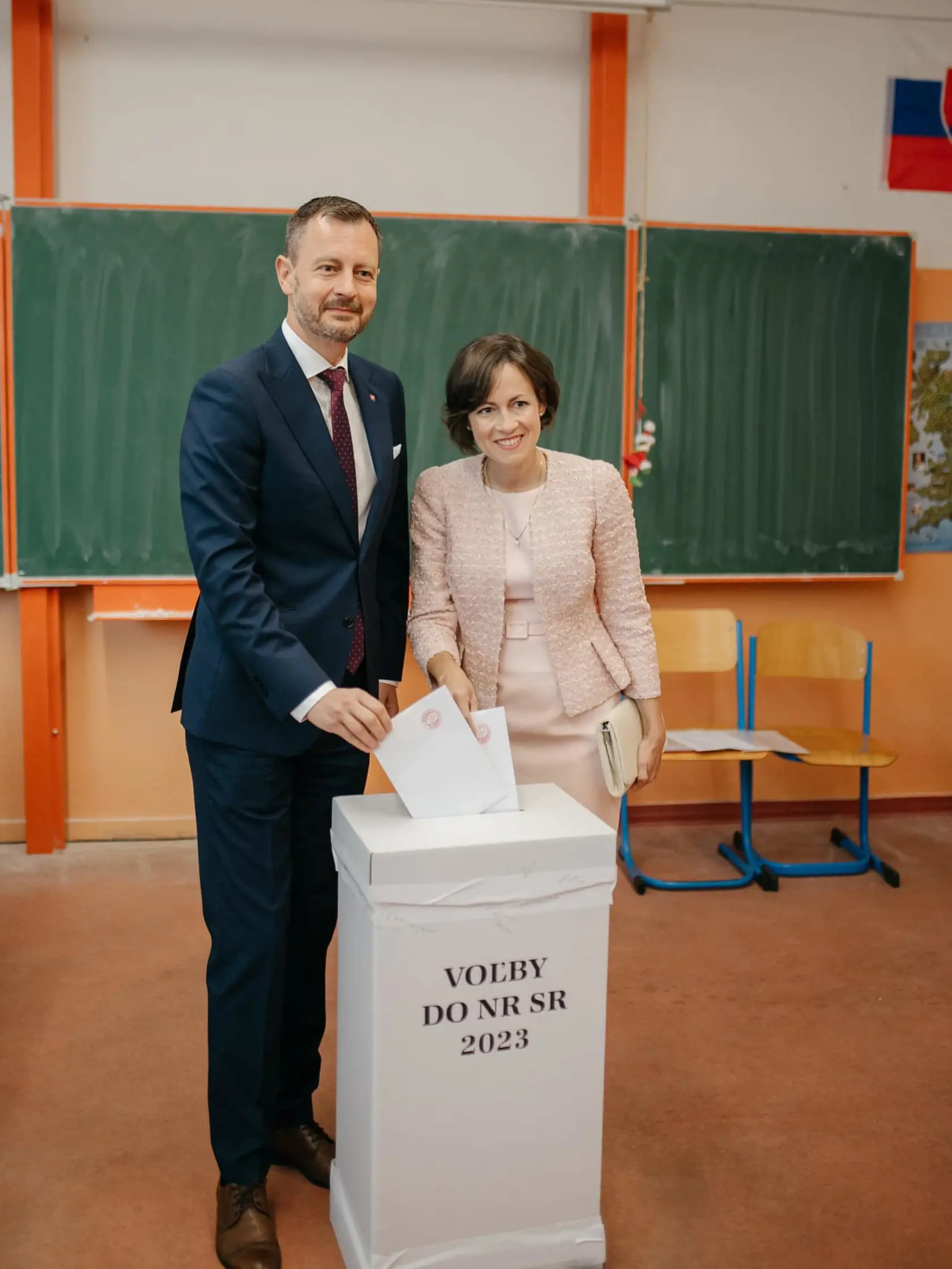 "Dnes je ten deň, sviatok demokracie. Máme možnosť si zvoliť, v akej krajine budeme žiť nasledujúce štyri roky. Verím, že to bude krajina, kde slušnosť nie je považovaná za slabosť, kde zákon platí rovnako pre všetkých a odkiaľ mladí neutekajú, ale sa sem vracajú. Je to na nás, máme to vo svojich rukách," napísal Eduard Heger.