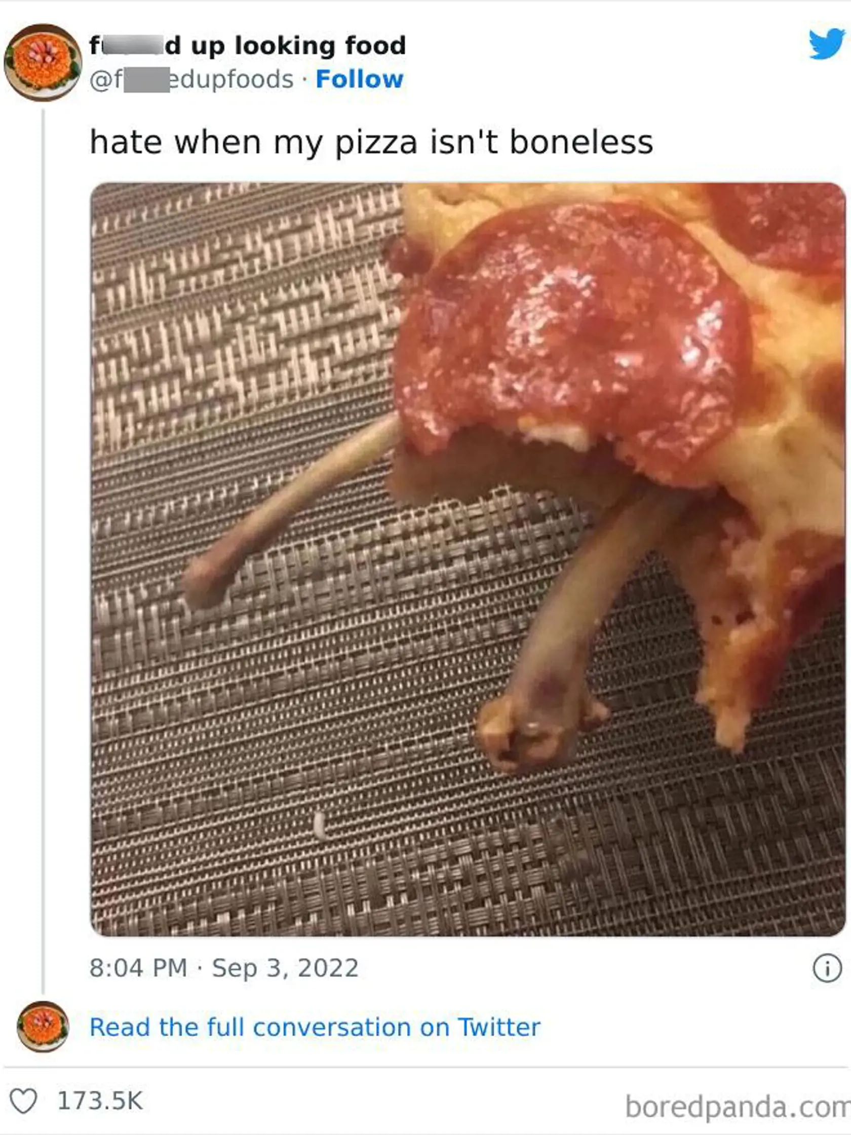Prekvapenie v pizzi.