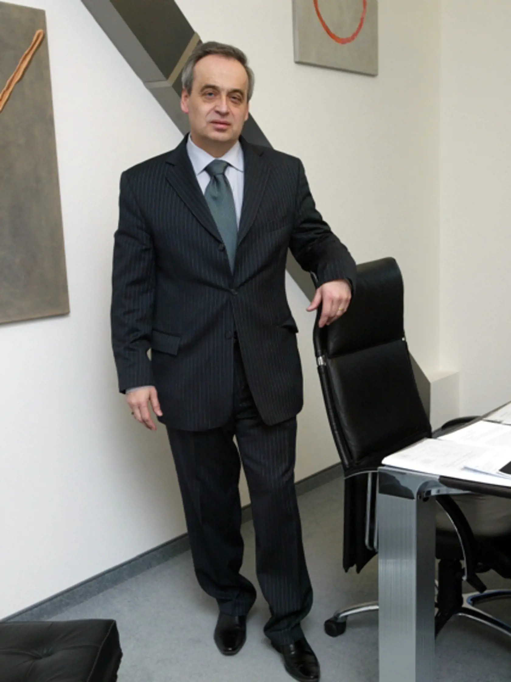 Ernest Valko († 57)