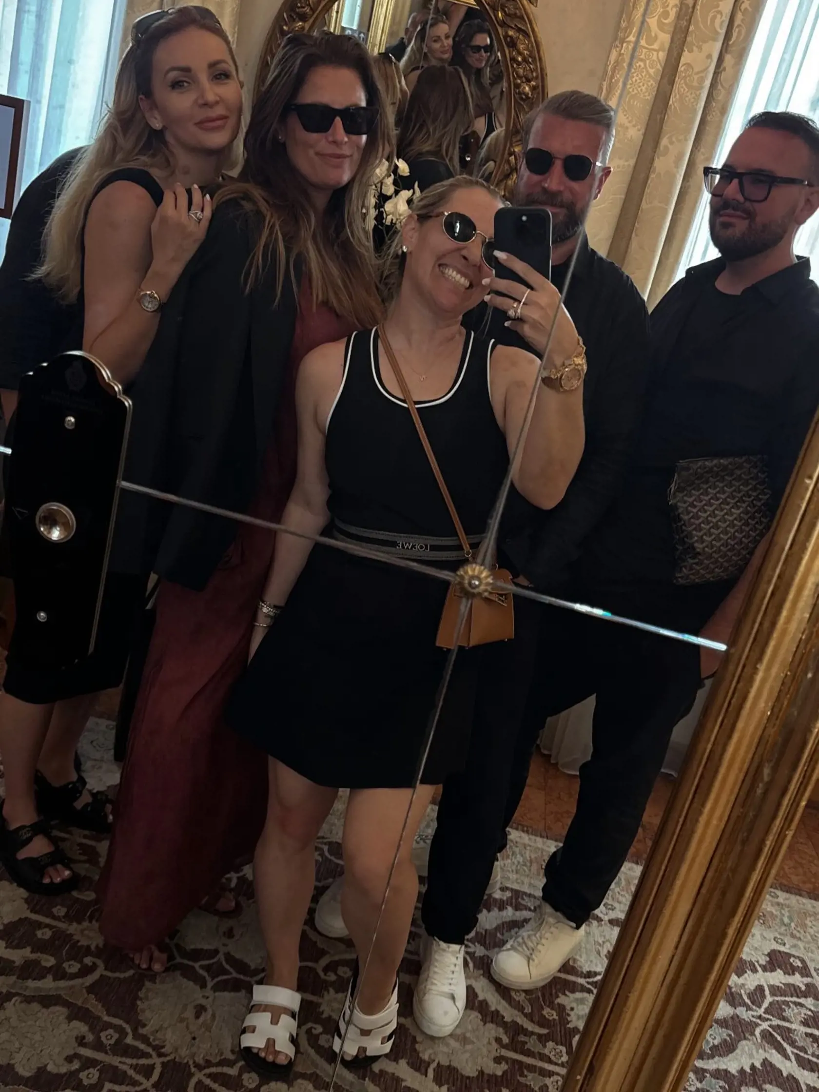 Naša tenisová legenda neostala svojej povesti nič dlžná a krásy romantického prímorského mestečka si užíva plnými dúškami a nešetrí na peniazoch.