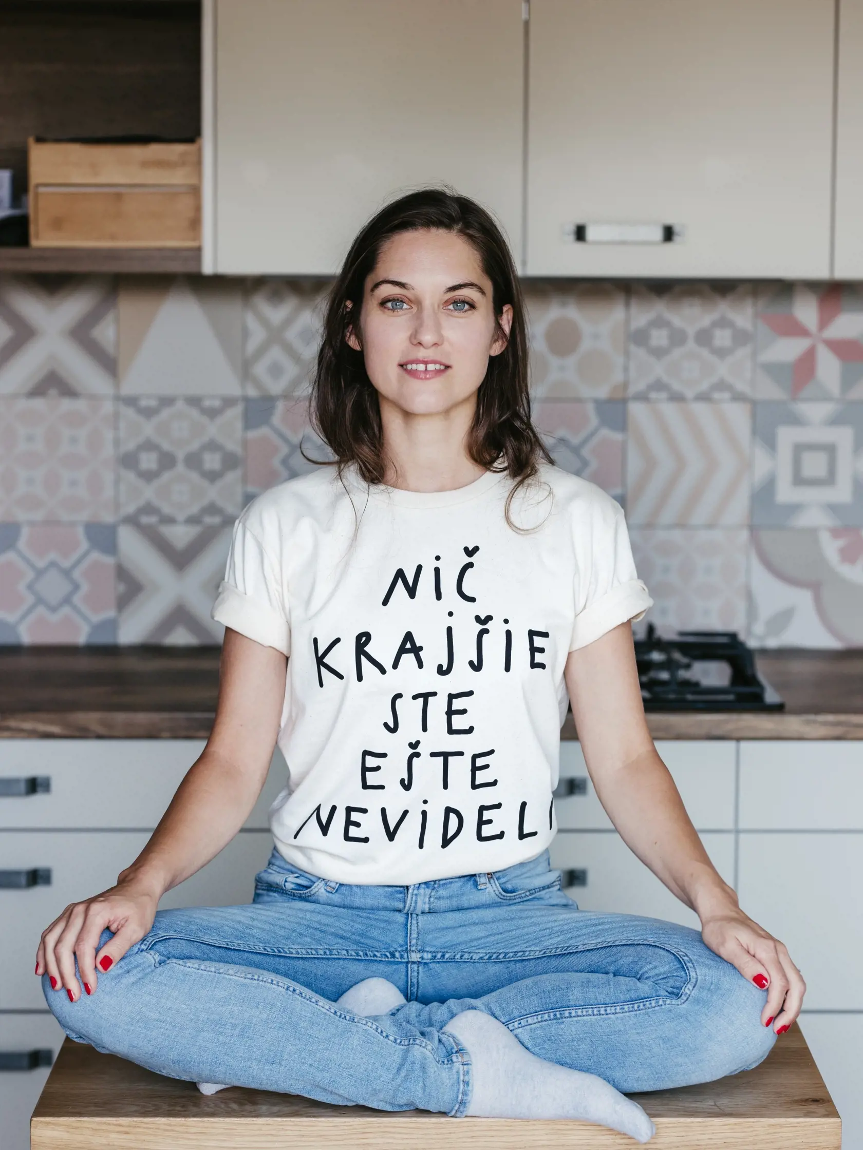K filmu Piargy vytvorila Kristína Tormová tričká, ktoré Judit (Juliša) s radosťou nosí.