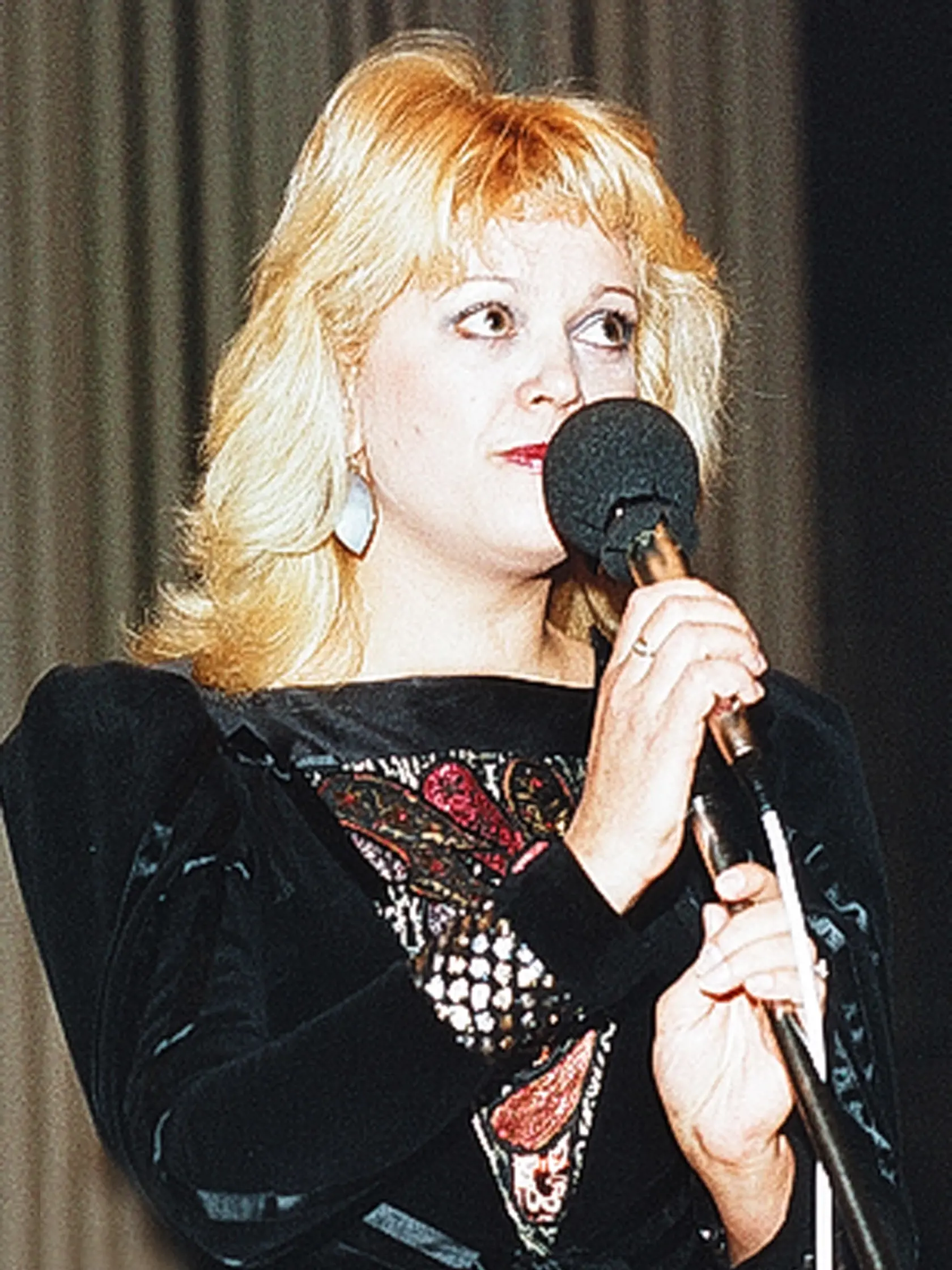 Mýtus Véčko.
V-klub Bratislava, Marcela Laiferová