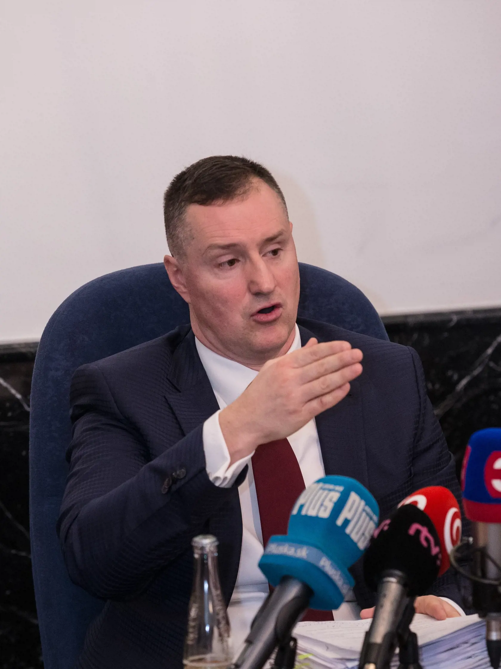 Na símke je prvý namestník generálneho prokuratora Peter Šufliarsky, pocas tlacovky v budove gerálnej prokuratúry.