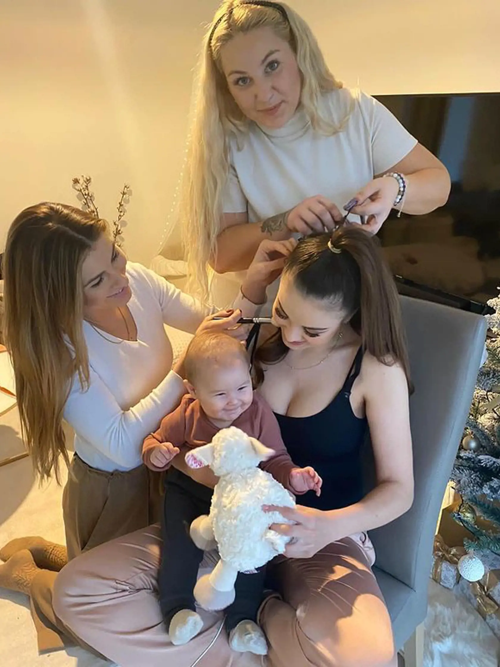Monika Bagárová, jej dcéra Ruminka, partner a polovica rodiny oslávila  takto tohtoročné sviatky