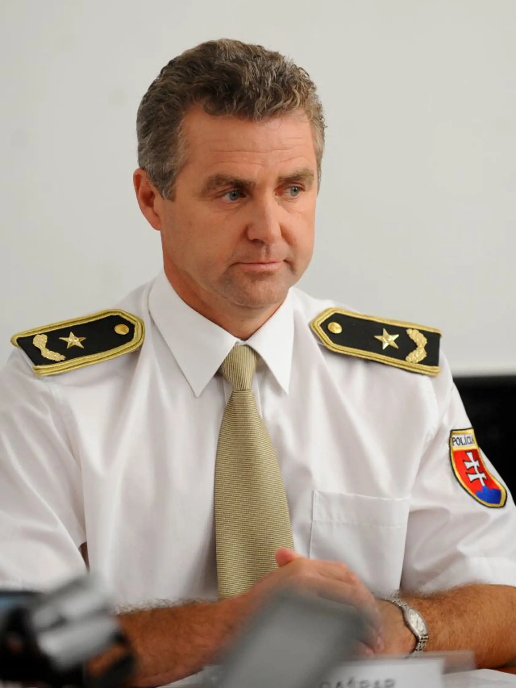 Brífing riadite¾a odboru osobitného urèenia Generálnej prokuratúry SR Petra Šufliarskeho 19. júna 2012 v Bratislave. Téma: Ukonèenie prípravného konania a podanie obžaloby v trestnej veci obchodovania s anhydridom, z ktorého sa dajú vyrobi drogy (turecký kamión). Na brífingu informoval aj prezident Policajného zboru Slovenskej republiky Tibor Gašpar (na snímke). FOTO TASR - Martin Baumann *** Local Caption *** obchodovanie anhydrid kyseliny octovej chemická látka tranzit anhydridu výroba heroín