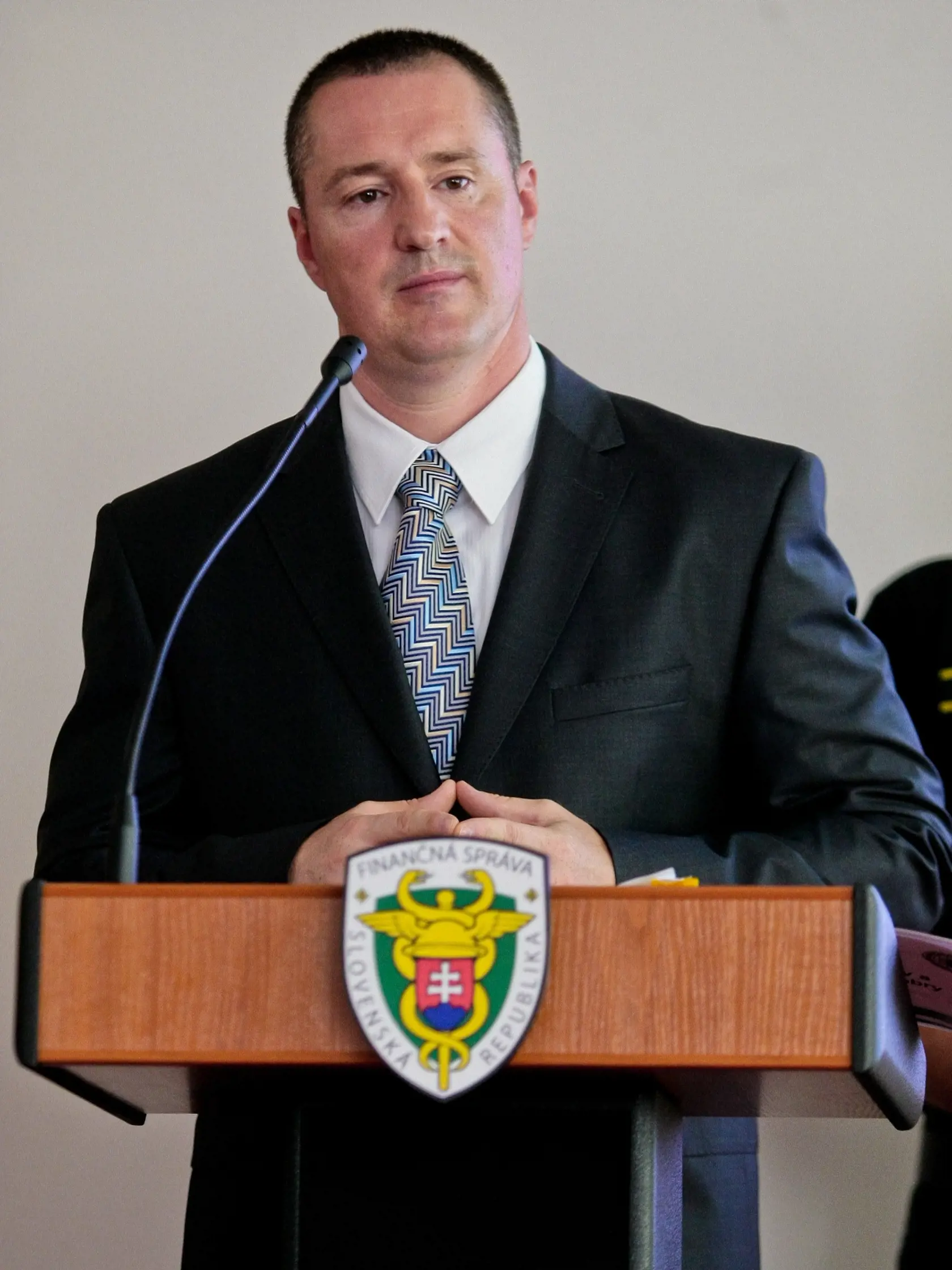 Na snimke Peter Sufliarsky pocas tlacovej konferencie Financnej spravy, Policajneho zboru a Generalnej prokuratury k novym podvodom na DPH.