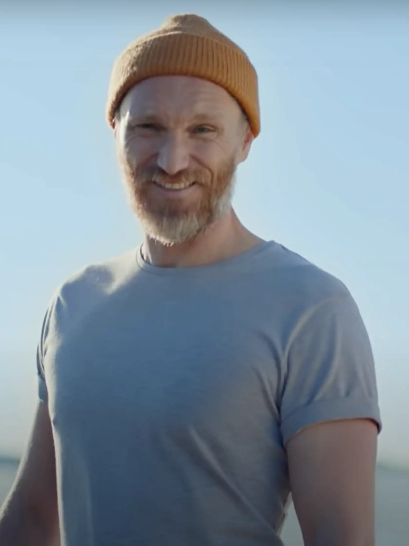 Marián si nechal narásť bradu.