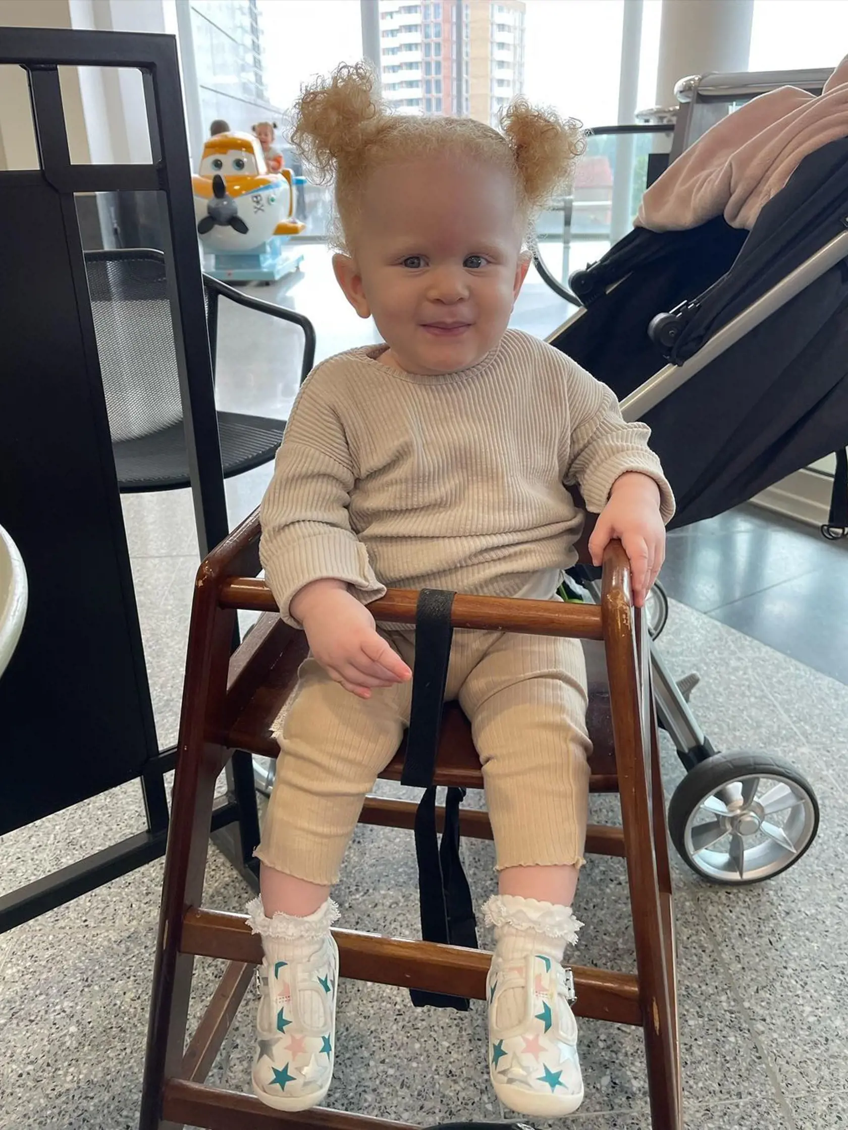 Z malej princezny je modelka.
