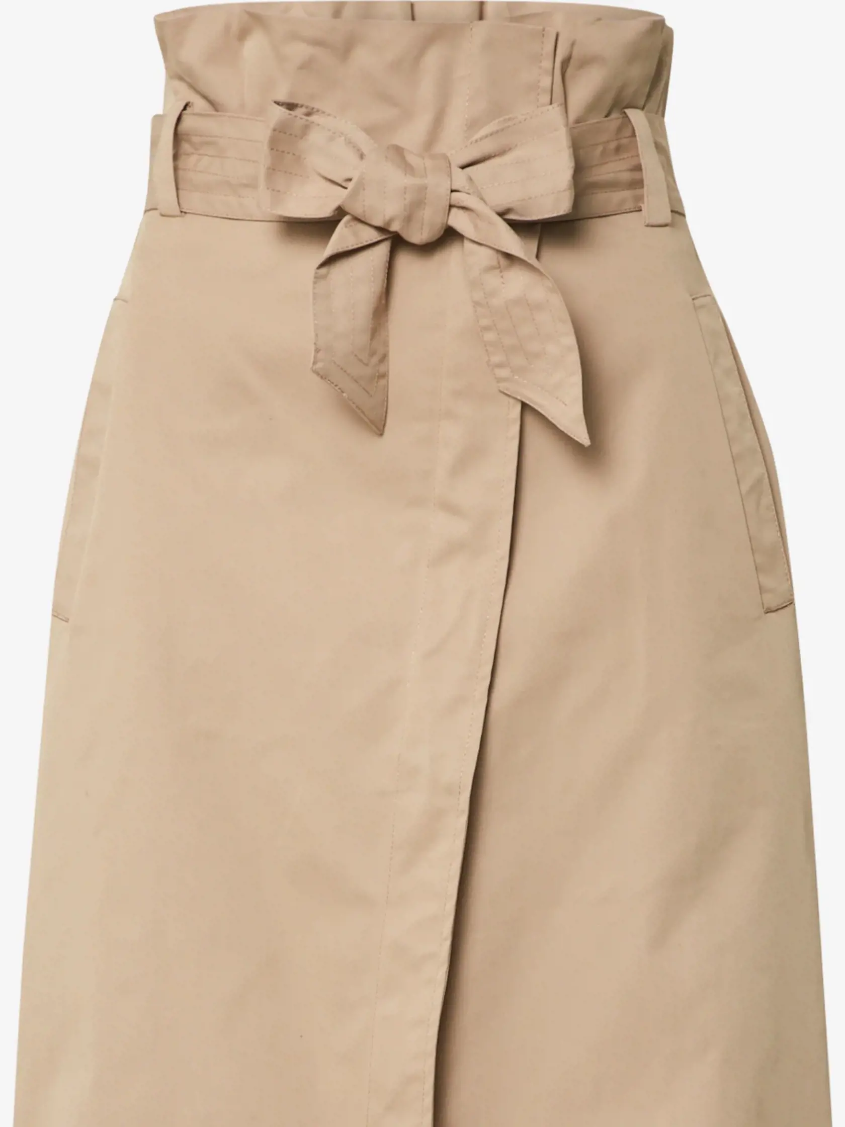Sukňa:  Aboutyou.sk, 109 €