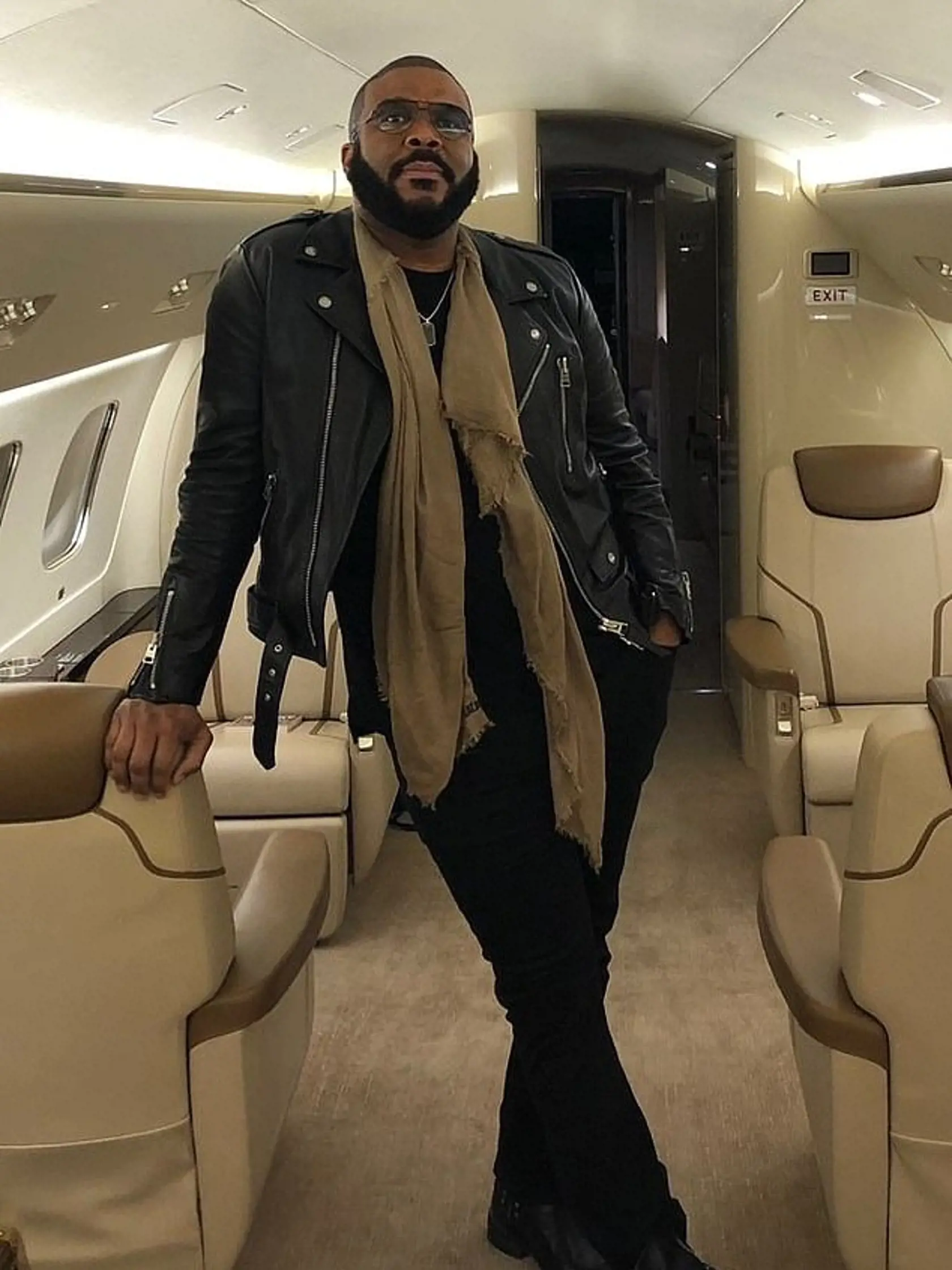Tyler Perry vo svojom súkromnom lietadle za 150 miliónov dolárov.