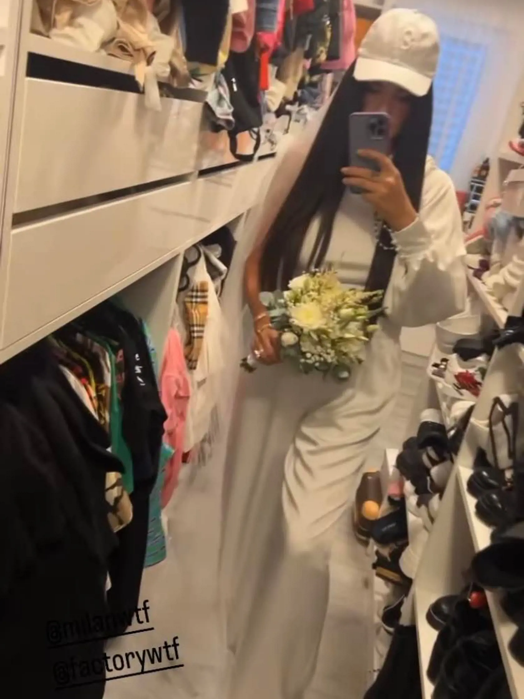 3. október 2022: Zuzana Plačková sa tretíkrát vydala. Outfit jej pripravil návrhár a vizážista Milan Švingál.