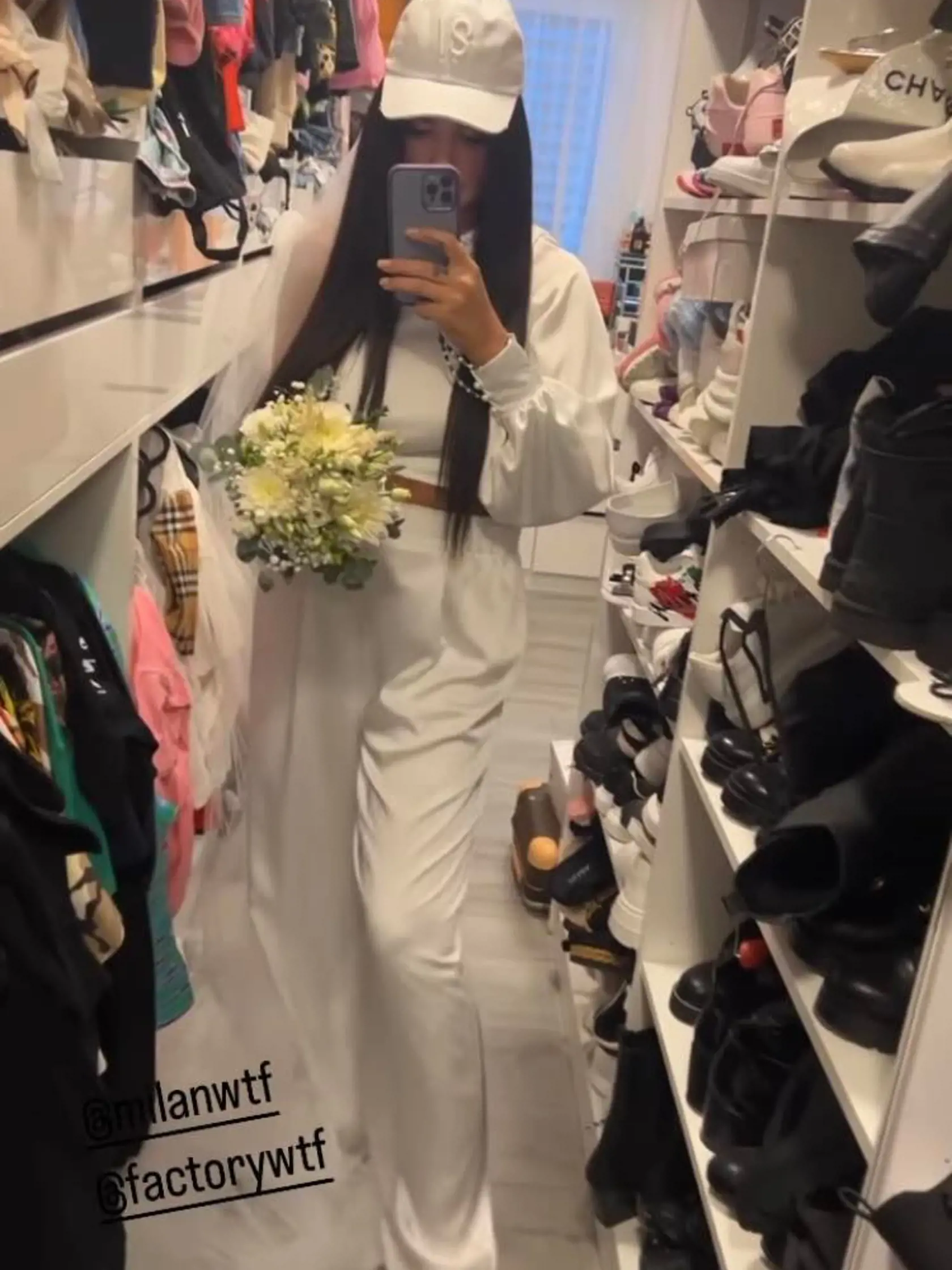 3. október 2022: Zuzana Plačková sa tretíkrát vydala. Outfit jej pripravil návrhár a vizážista Milan Švingál.