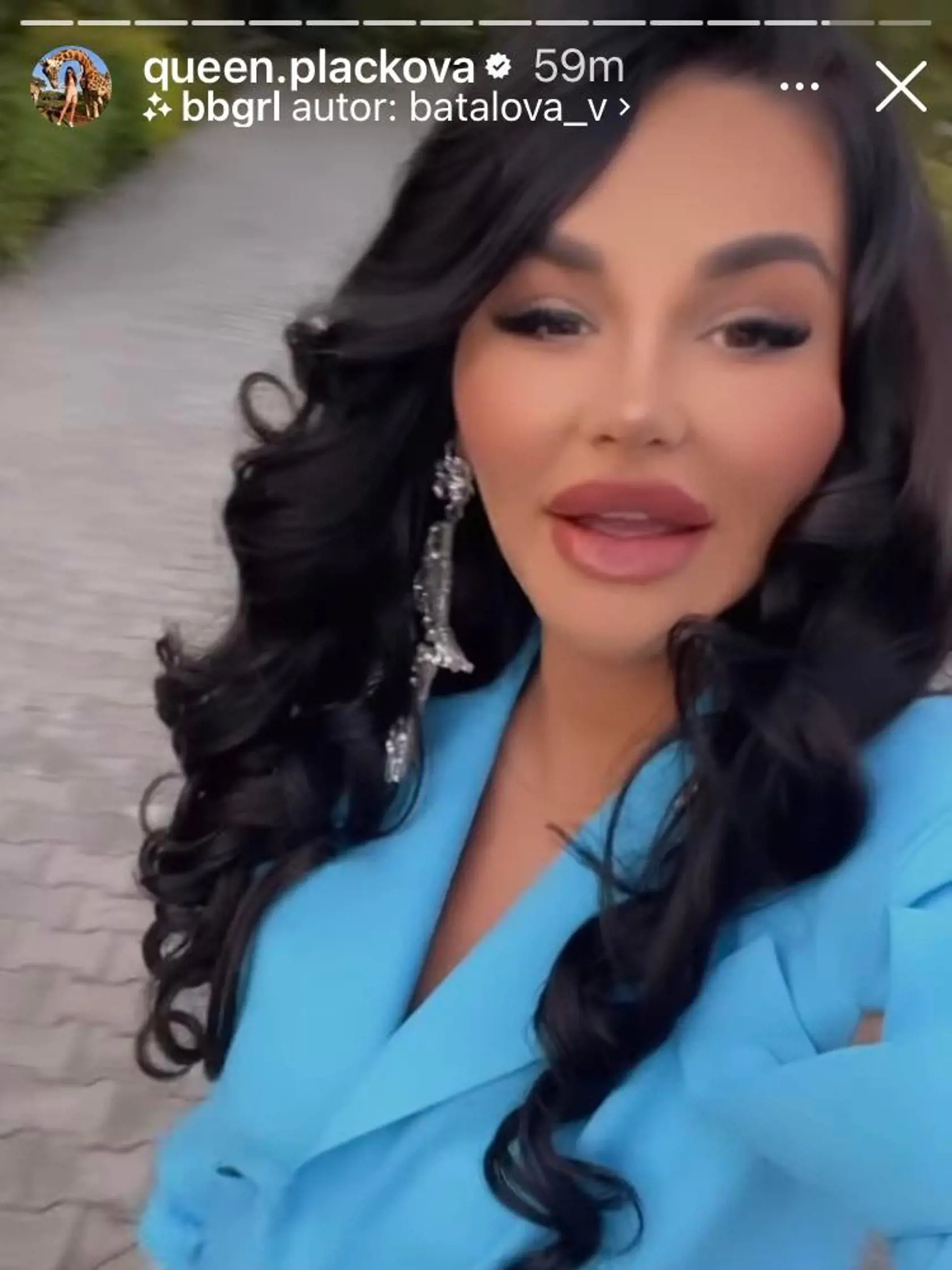 Finále Miss Universe: Na snímke Zuzana Plačková, ktorá bola členkou poroty. V spoločnosti sa tak objavila iba 9 dní od pôrodu jej syna Diona. V ruke si niesla hotelové papuče.