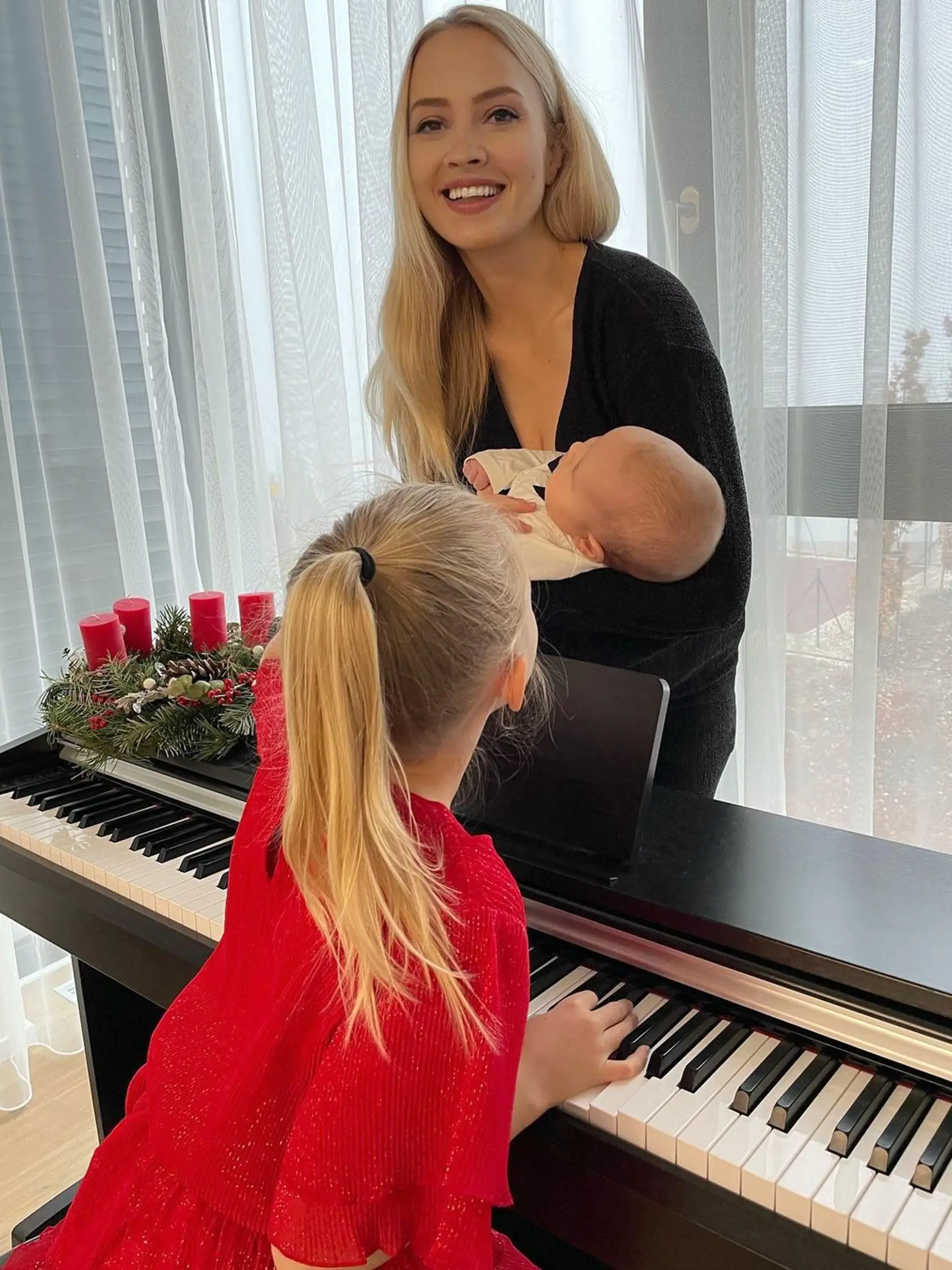 Barbora Krajčírová so synčekom a dcérkou