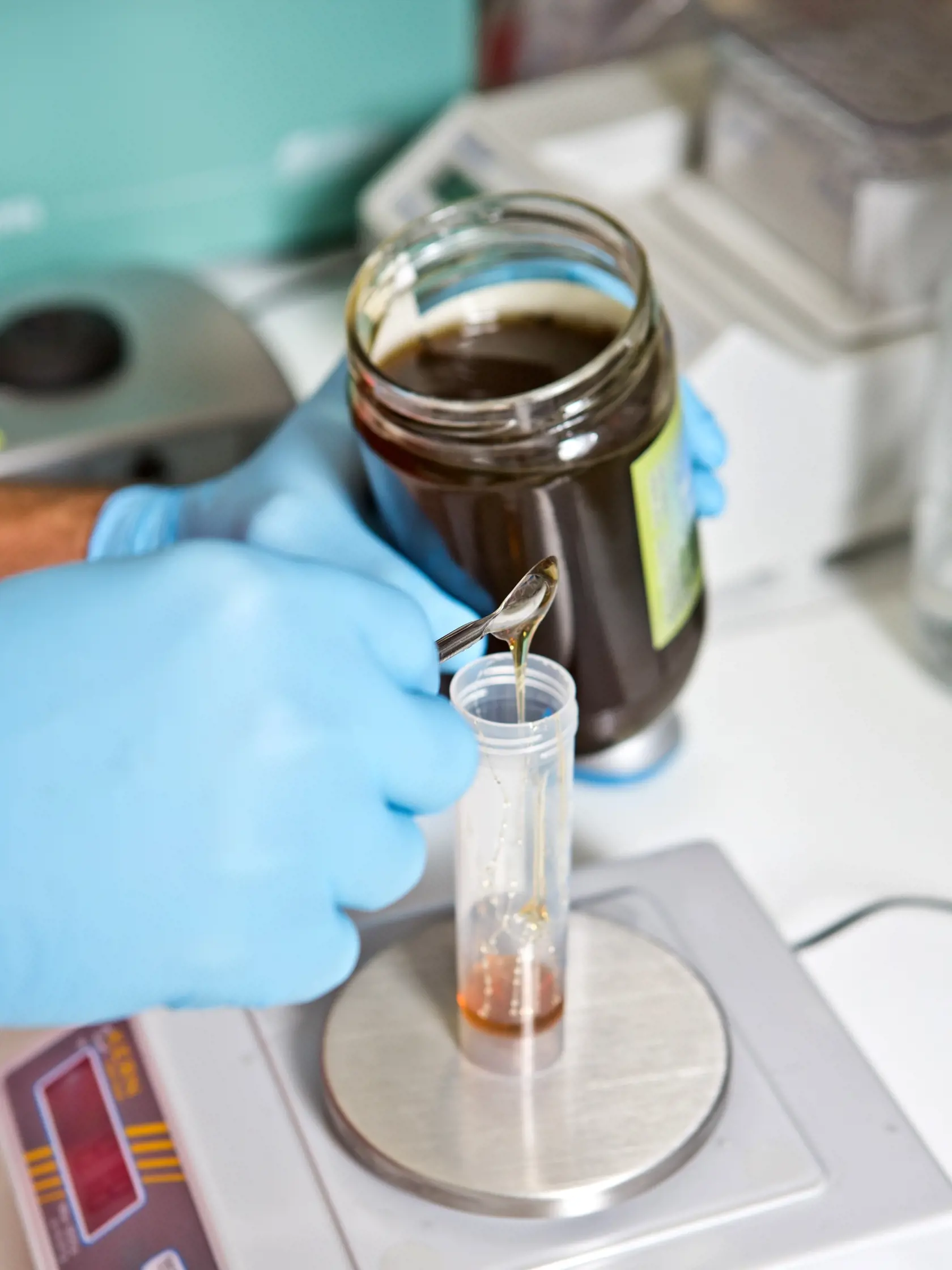 Ing. Juraj Majtán, PhD.
vedúci laboratória molekulárnej apidológie
a apiterapie Ústavu molekulárnej
biológie SAV