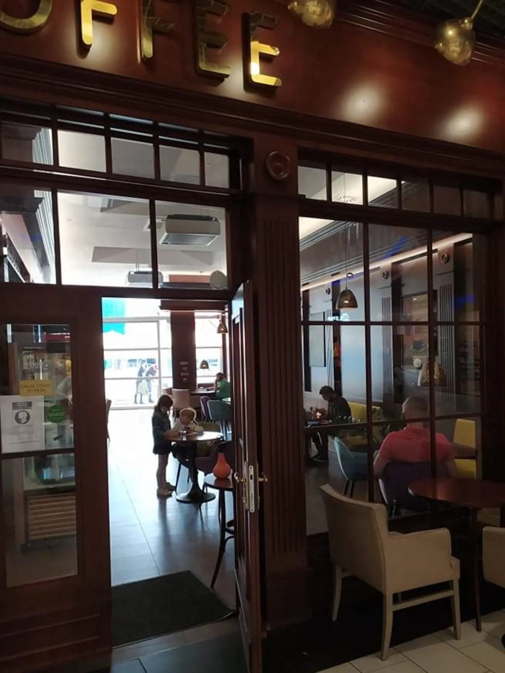 Manželia prevzali kaviareň len vlani v októbri, keď sa rozbehli, prišla koronakríza.