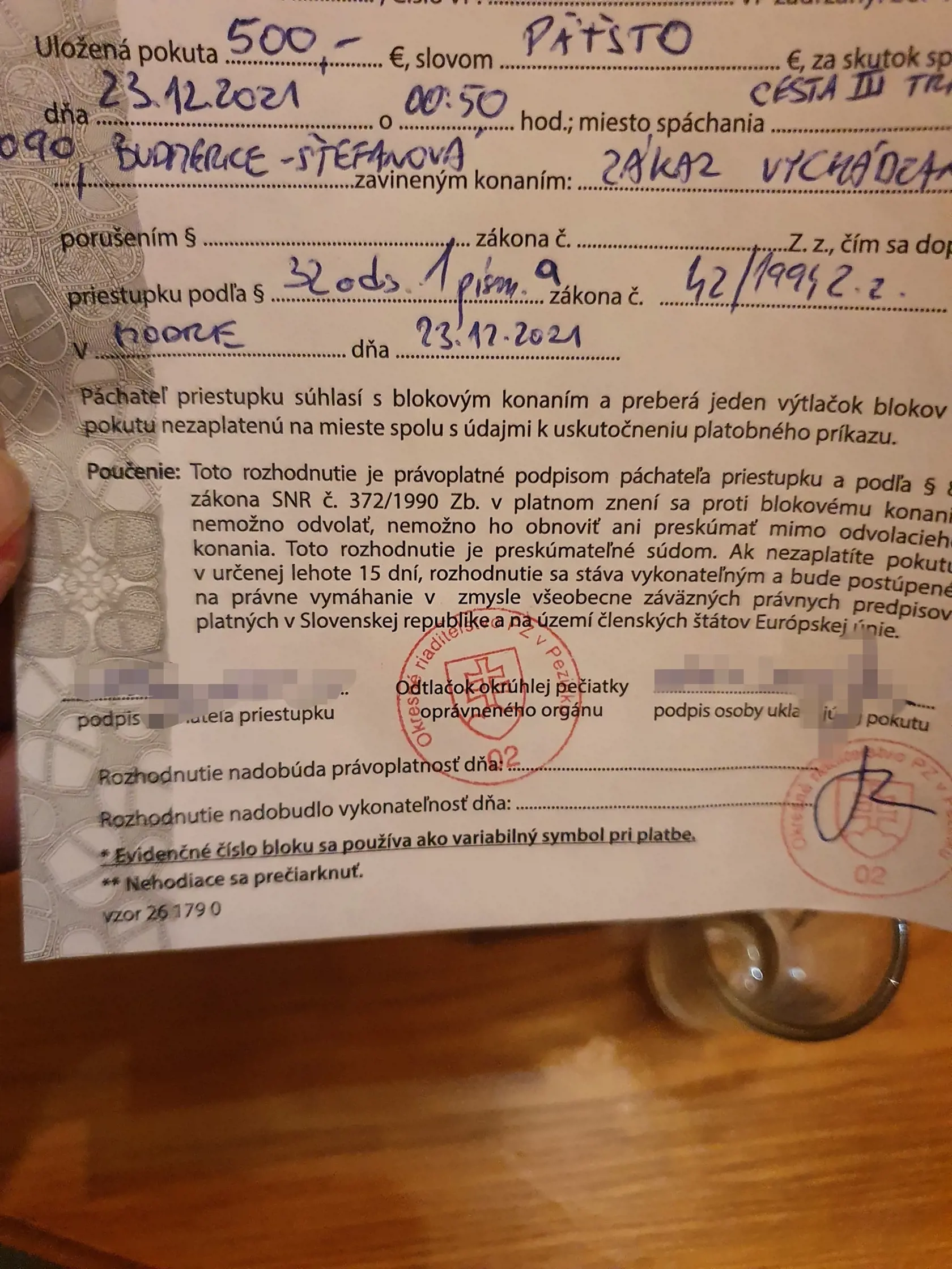 Na policajnej stanici podpísal blokovú pokutu v hodnote 500 eur.