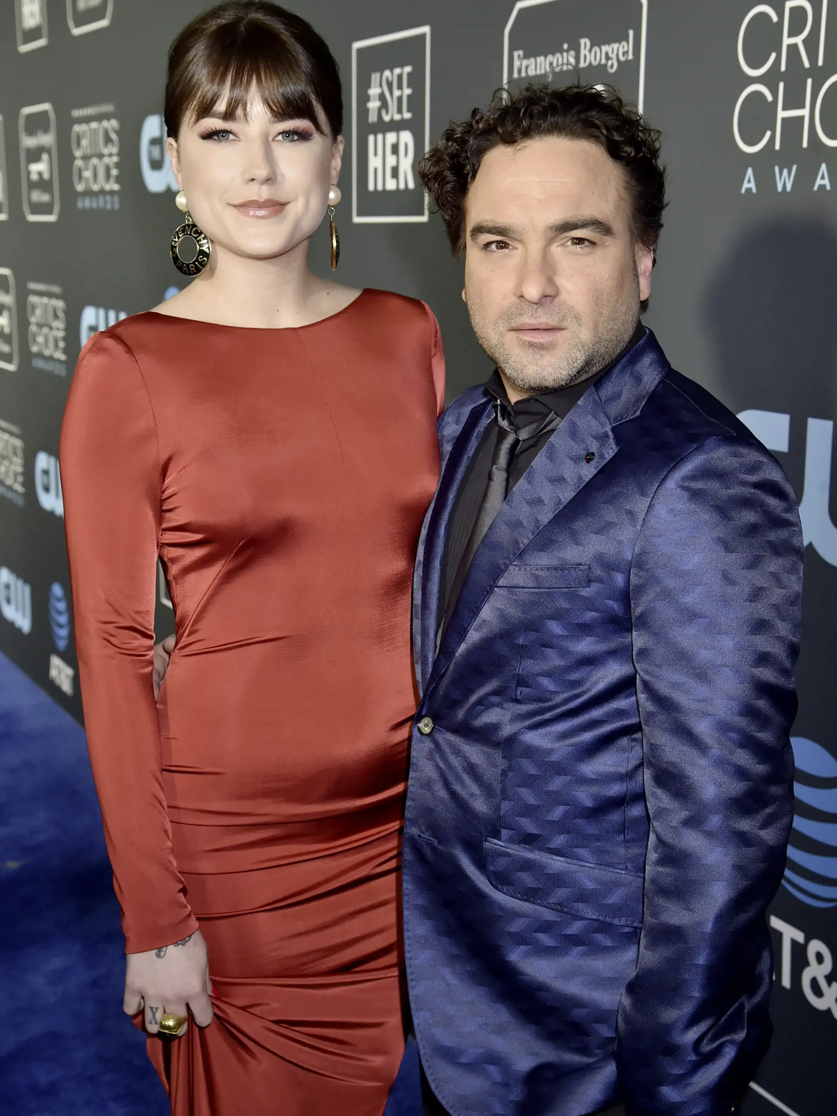 Johnny Galecki sa stane otcom. S partnerkou čakajú chlapčeka.