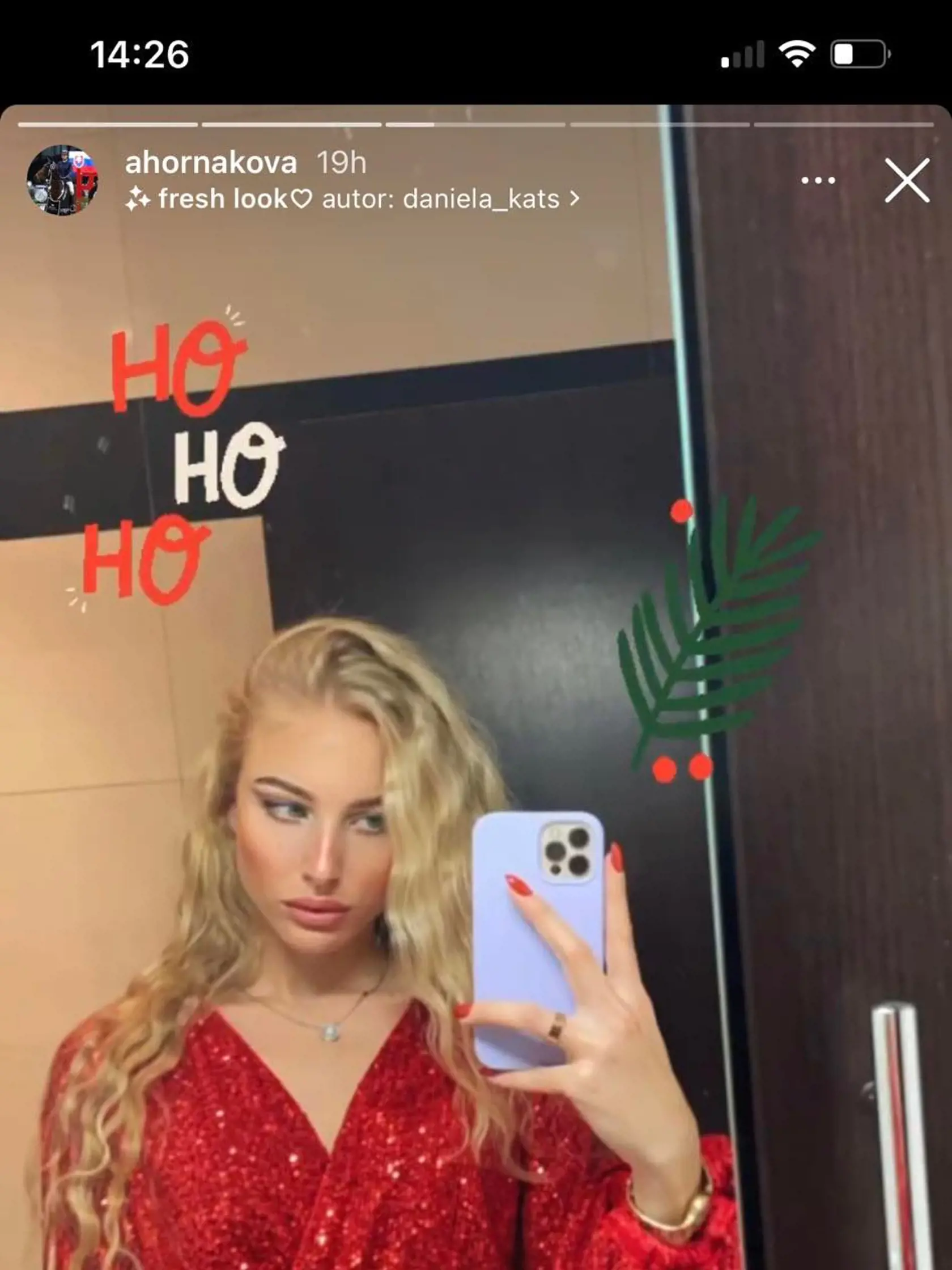 Sviatočný vianočný outfit dcéry Borisa Kollára, Alexandry Horňákovej.