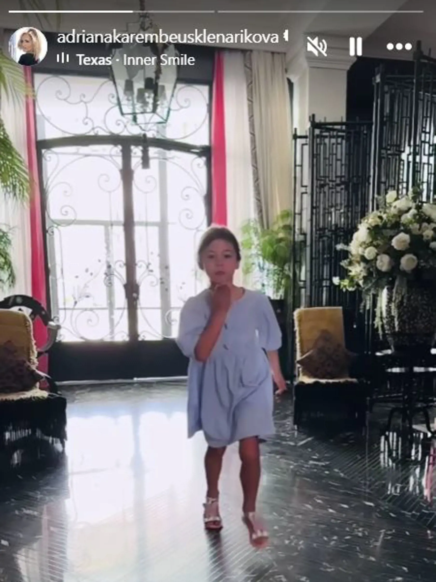 Toto video s Ninou zverejnila Adriana Sklenaříková na začiatku dcérkinho školského roka.