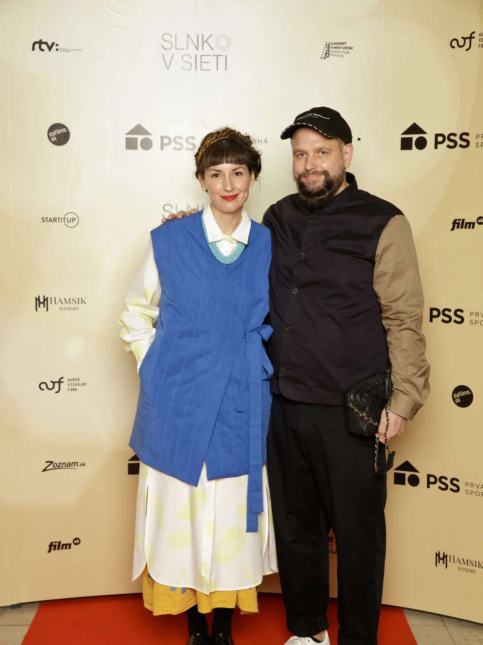 Tamara Heribanová prišla s manželom Braňom Šimončíkom. Obaja to outfitom príliš nedomysleli.
