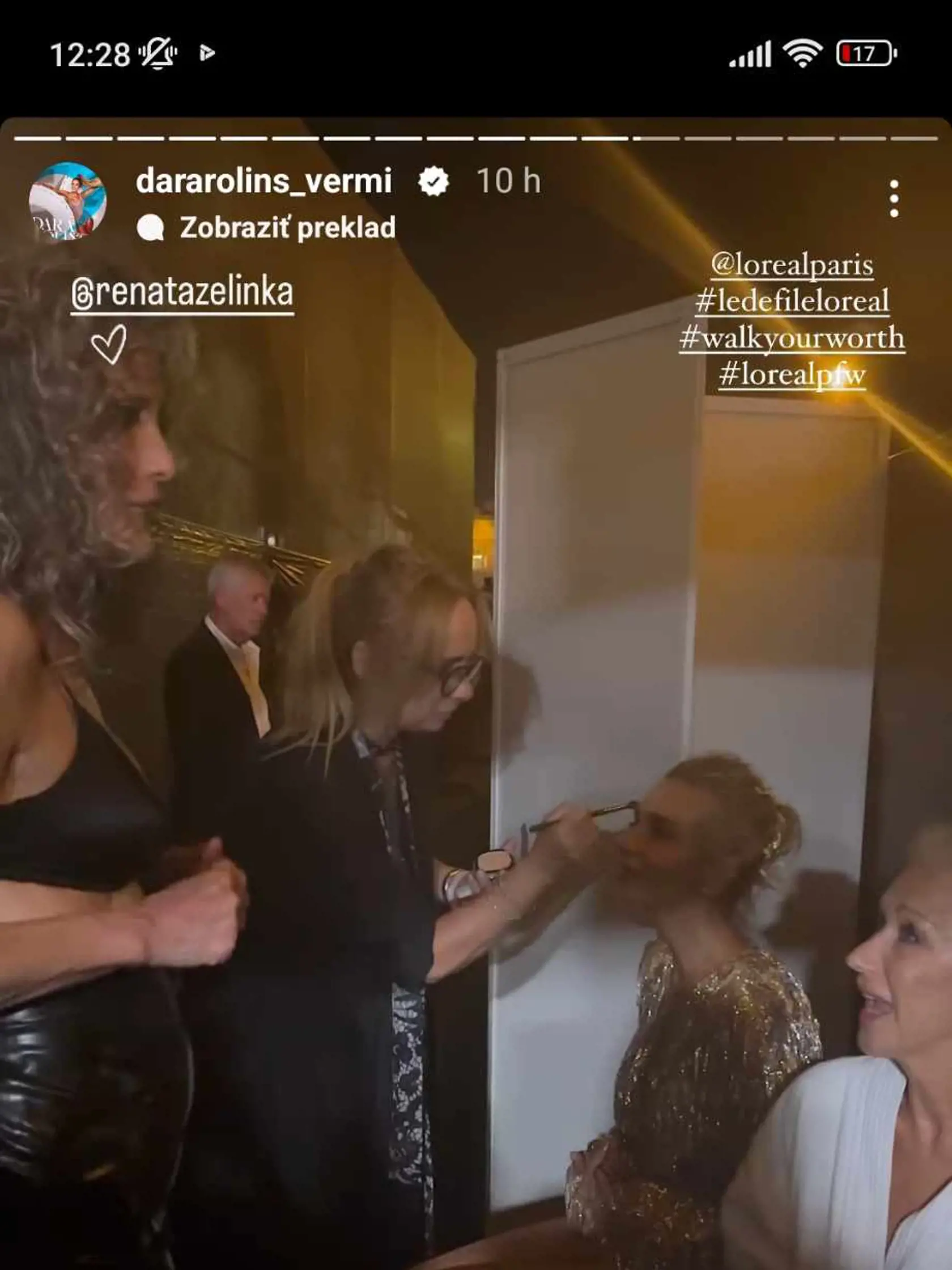 Dara v hviezdnej spoločnosti - vľavo herečka Andie MacDowell v rozhovore s Helen Mirren.