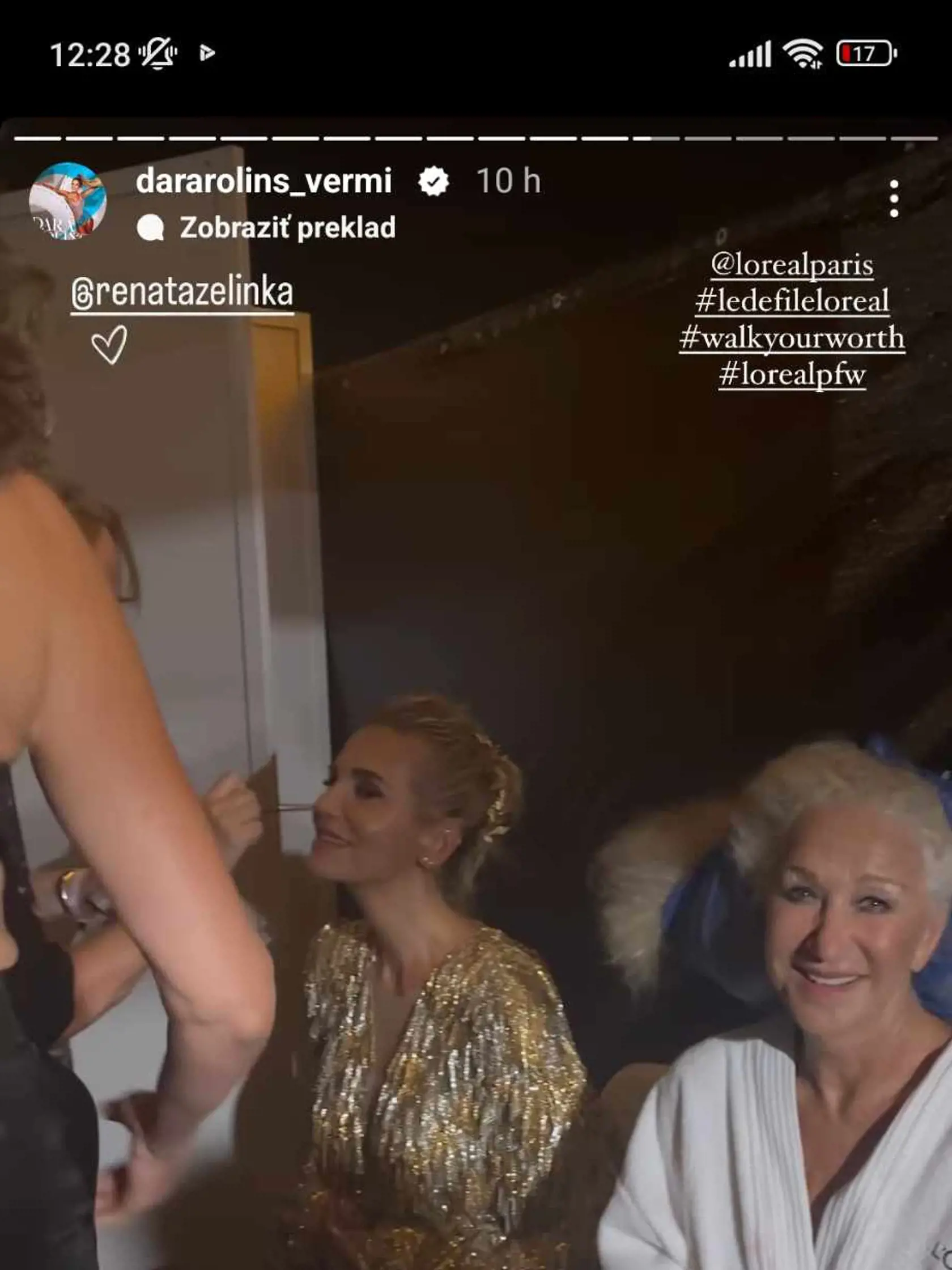 Helen sa po celý čas usmievala a pôsobila veľmi priateľsky.