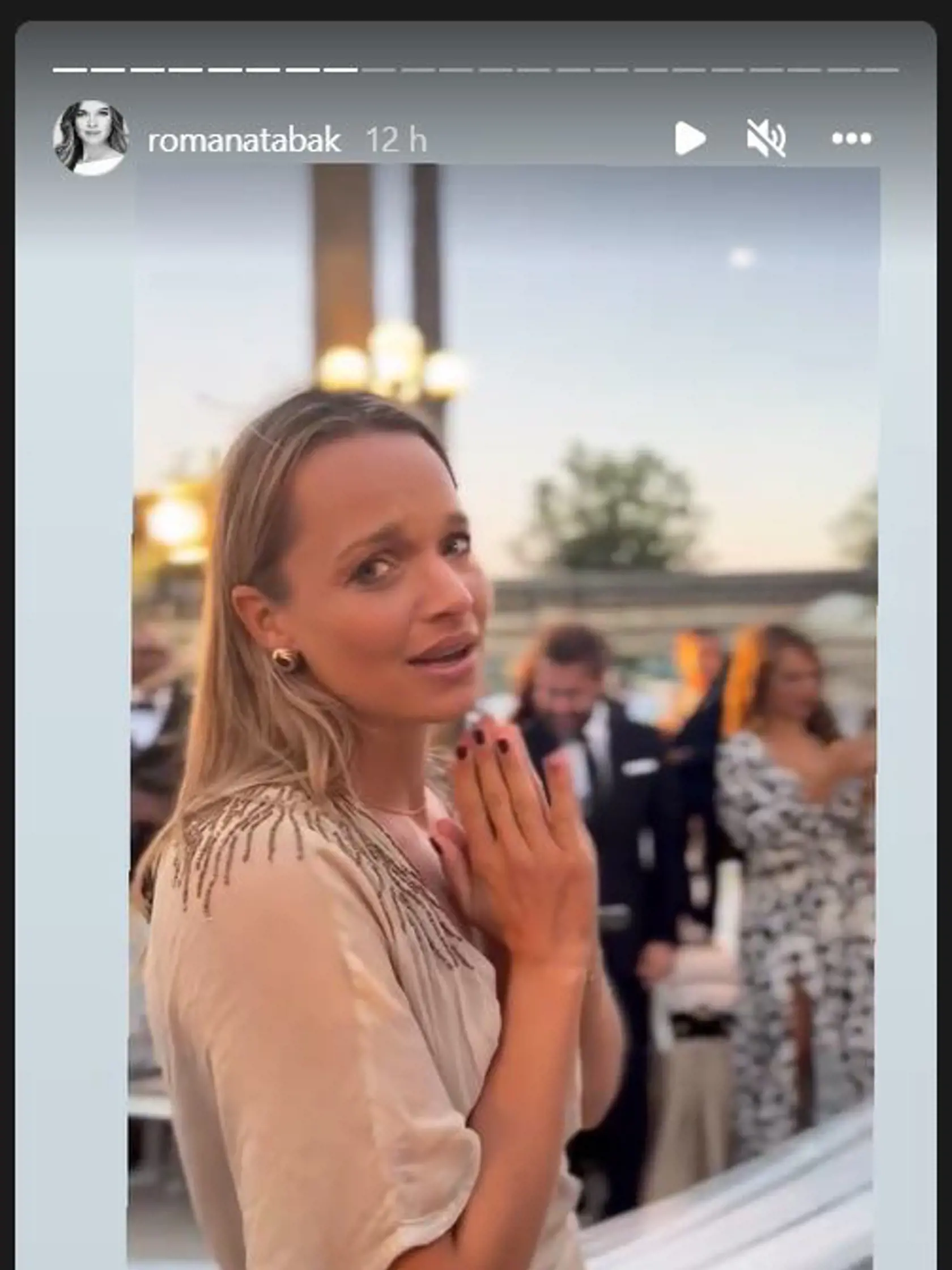 Romana Tabák si odskočila na svadbu do Turecka. Svojim followeorm na instagrame ukázala zábery z emotívneho obradu, ale aj z bujarej nočnej zábavy.