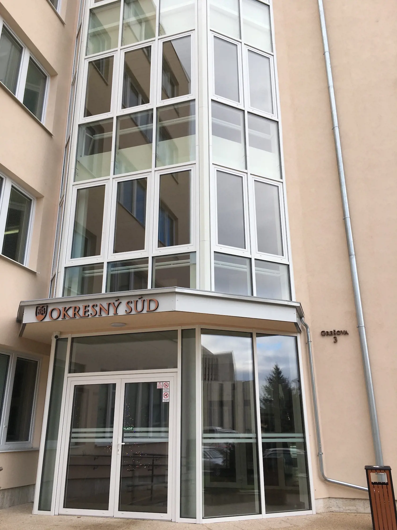 Proces s Michailom, obžalovaným z vraždy Veroniky, sa vedie na prešovskom okresnom súde. 