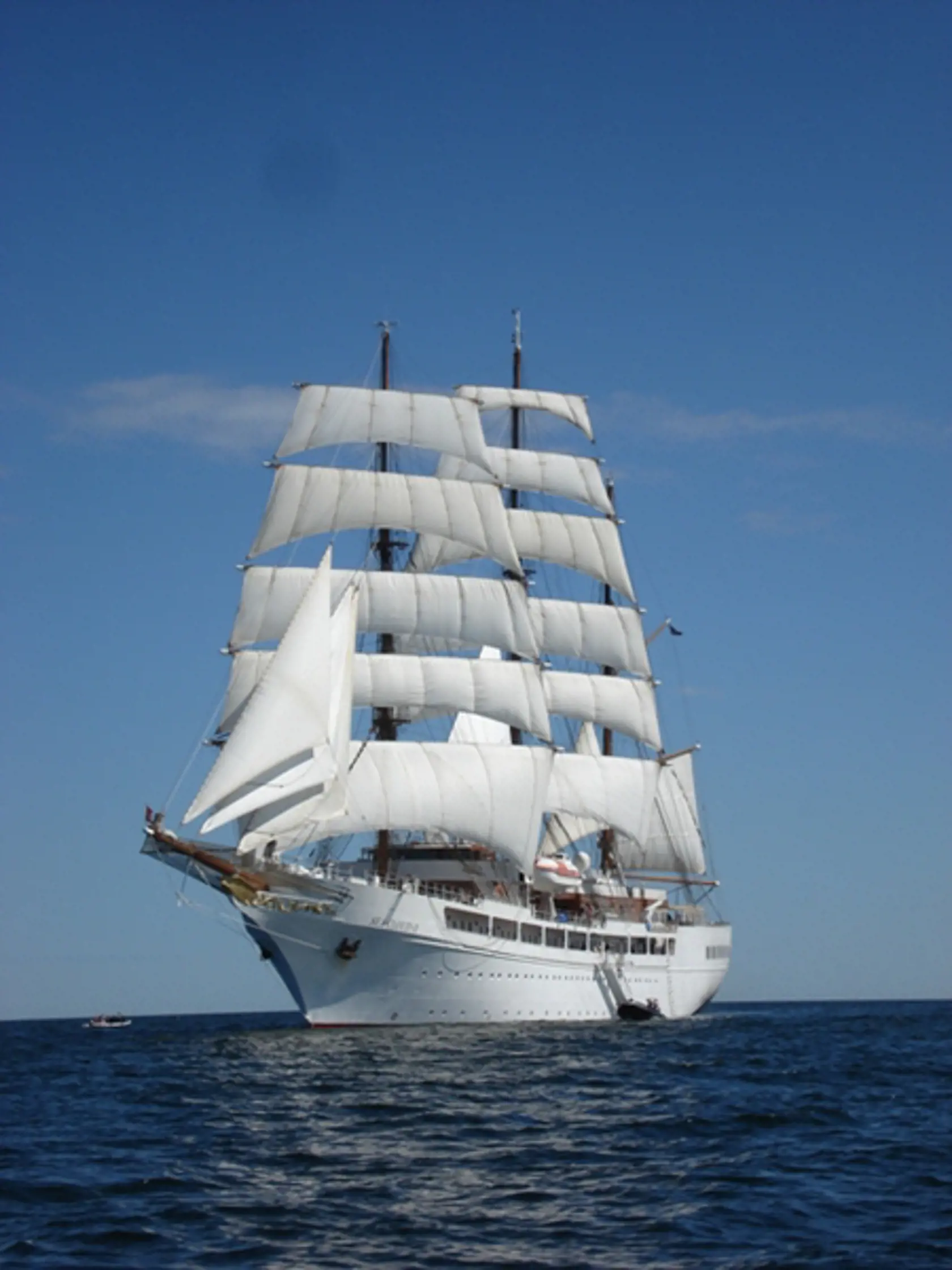 Sea Cloud II:
Aj táto romantická
plachetnica ponúka
päťhviezdičkový
luxus.