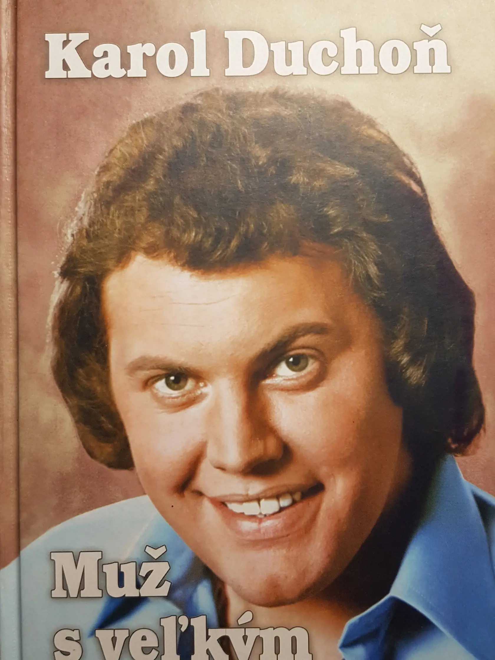 Kniha Muž s veľkým srdcom obsahuje veľa unikátnych vyjadrení na adresu našej najväčšej legendy.