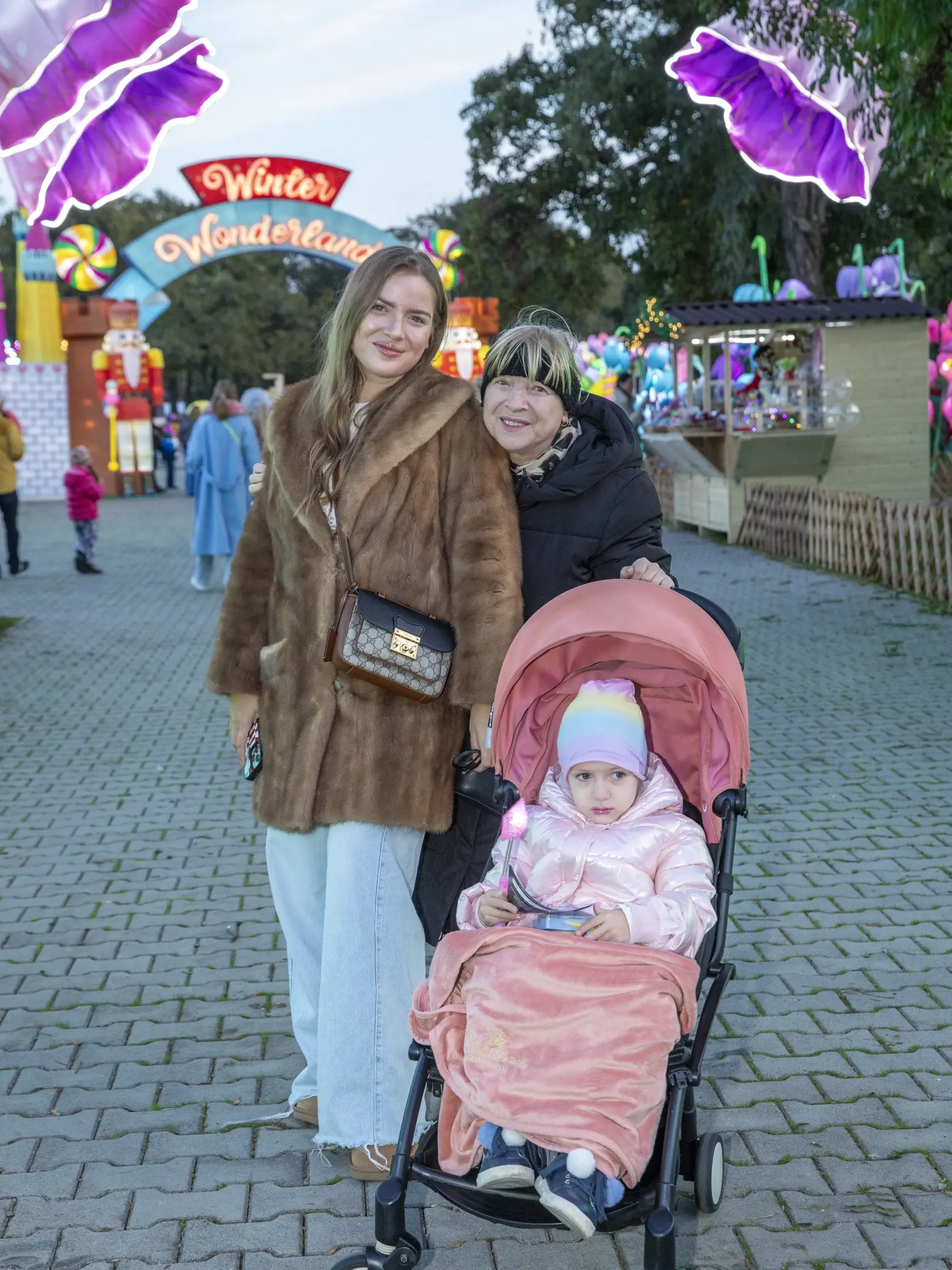  Na snímke je otvorenie najväčšieho svetelného a zábavného parku v Európe Winter Wonderland na dostihovom závodisku v Bratislave.