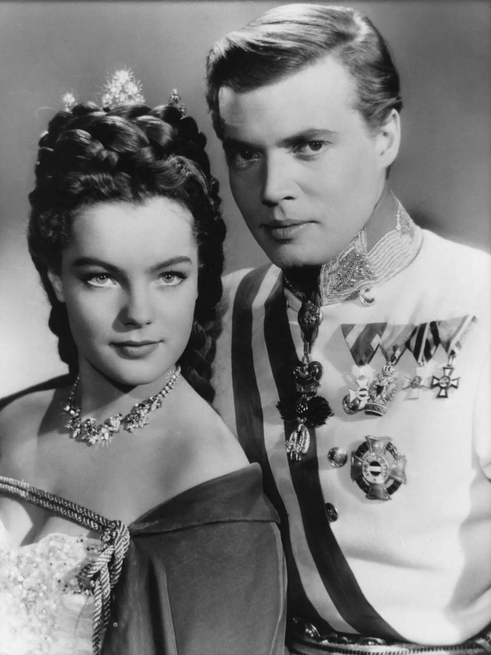 Na rozdiel od filmov, v ktorých zahviezdila zosnulá herečka Romy Schneider († 43), ktorá zomrela v roku 1981 na zlyhanie srdca, tak diváci uvidia cisárovnú a uhorskú kráľovnú Alžbetu Bavorskú v plnej kráse.