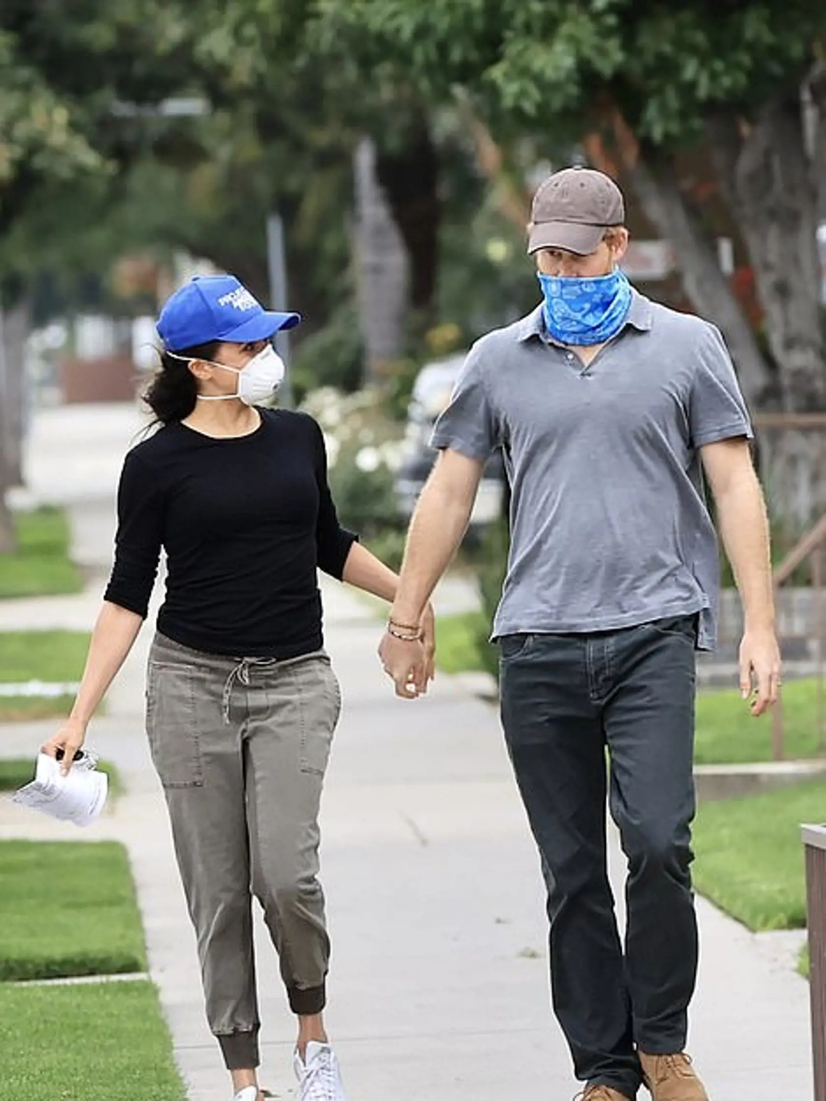Harry a Meghan si náklonnosť prejavujú aj počas charitatívnej činnosti v Los Angeles.