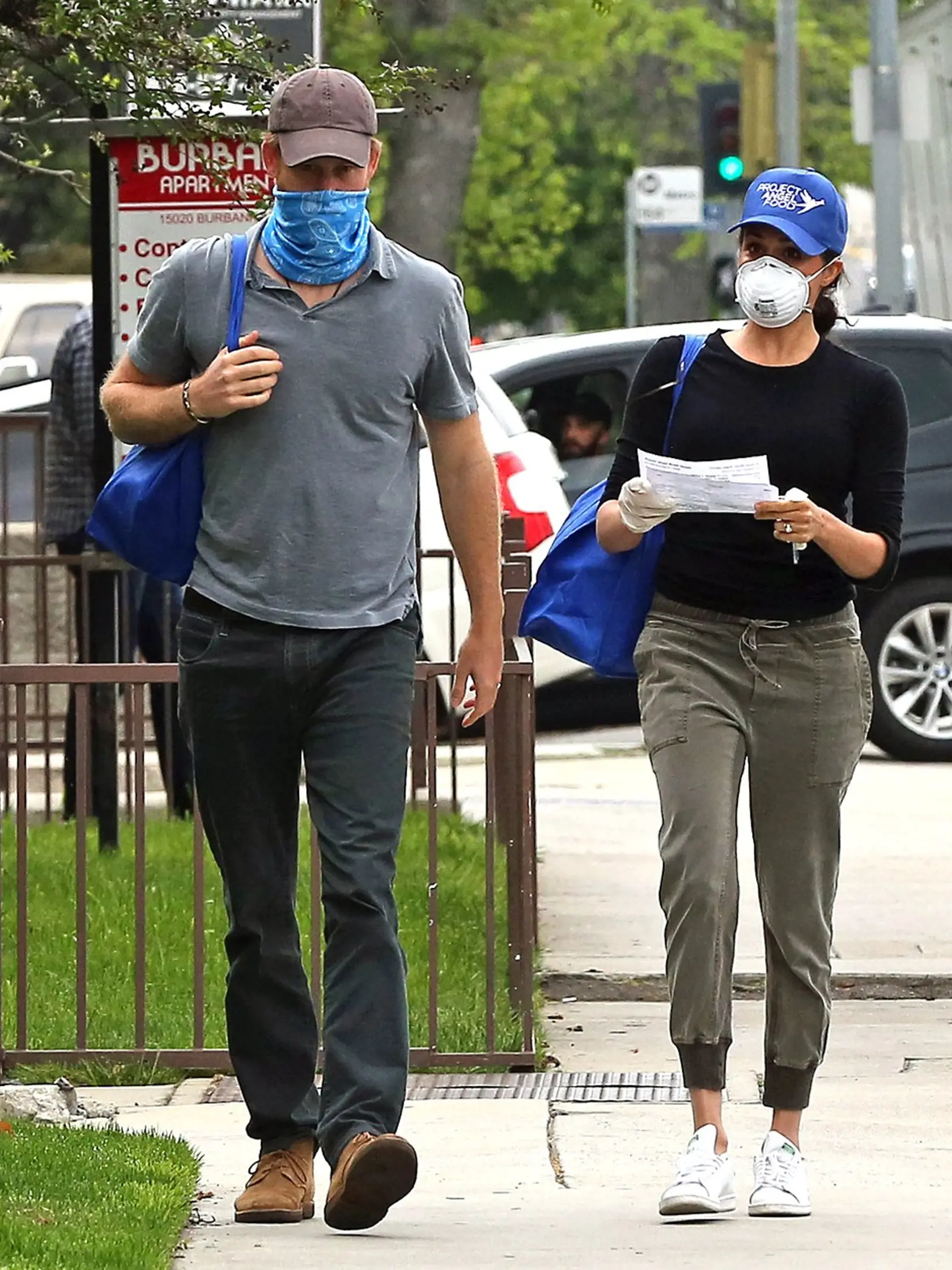Harry a Meghan pomáhajú v Los Angeles.