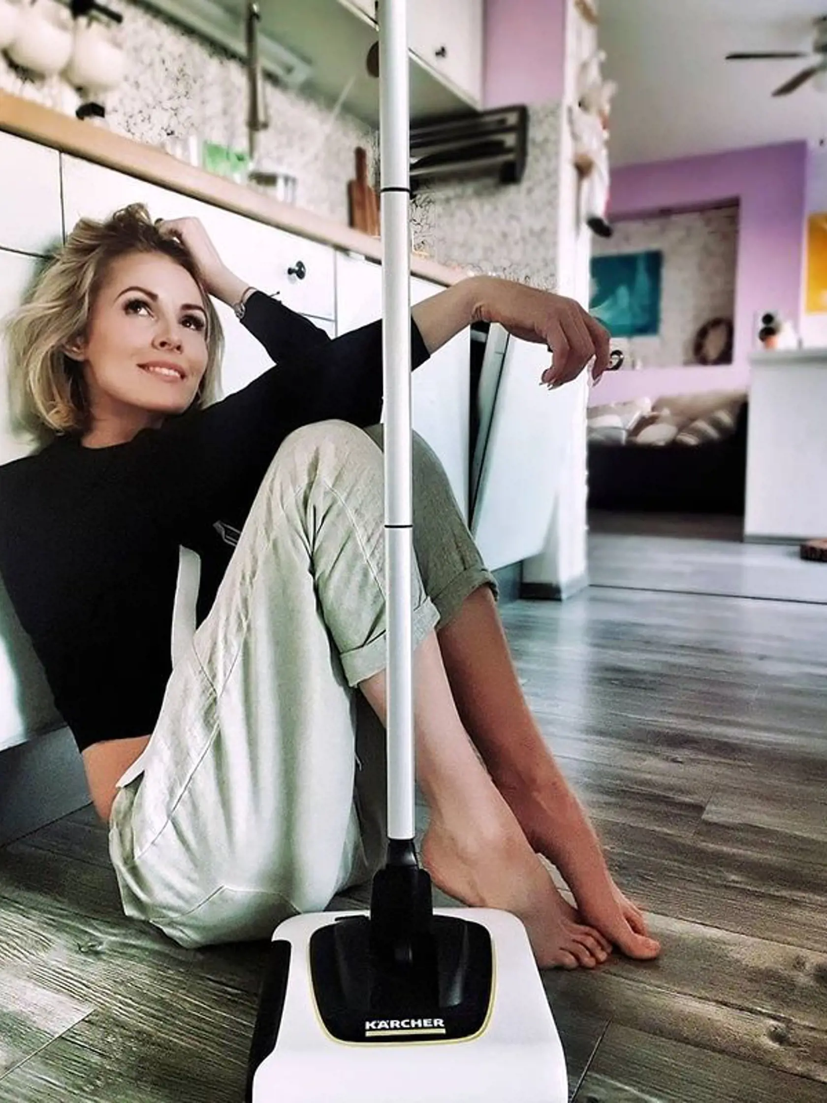 Kuchyňa bola pôvodne čierna, toto je jen novšia verzia. Mirka si prerábala kuchyňu sama...