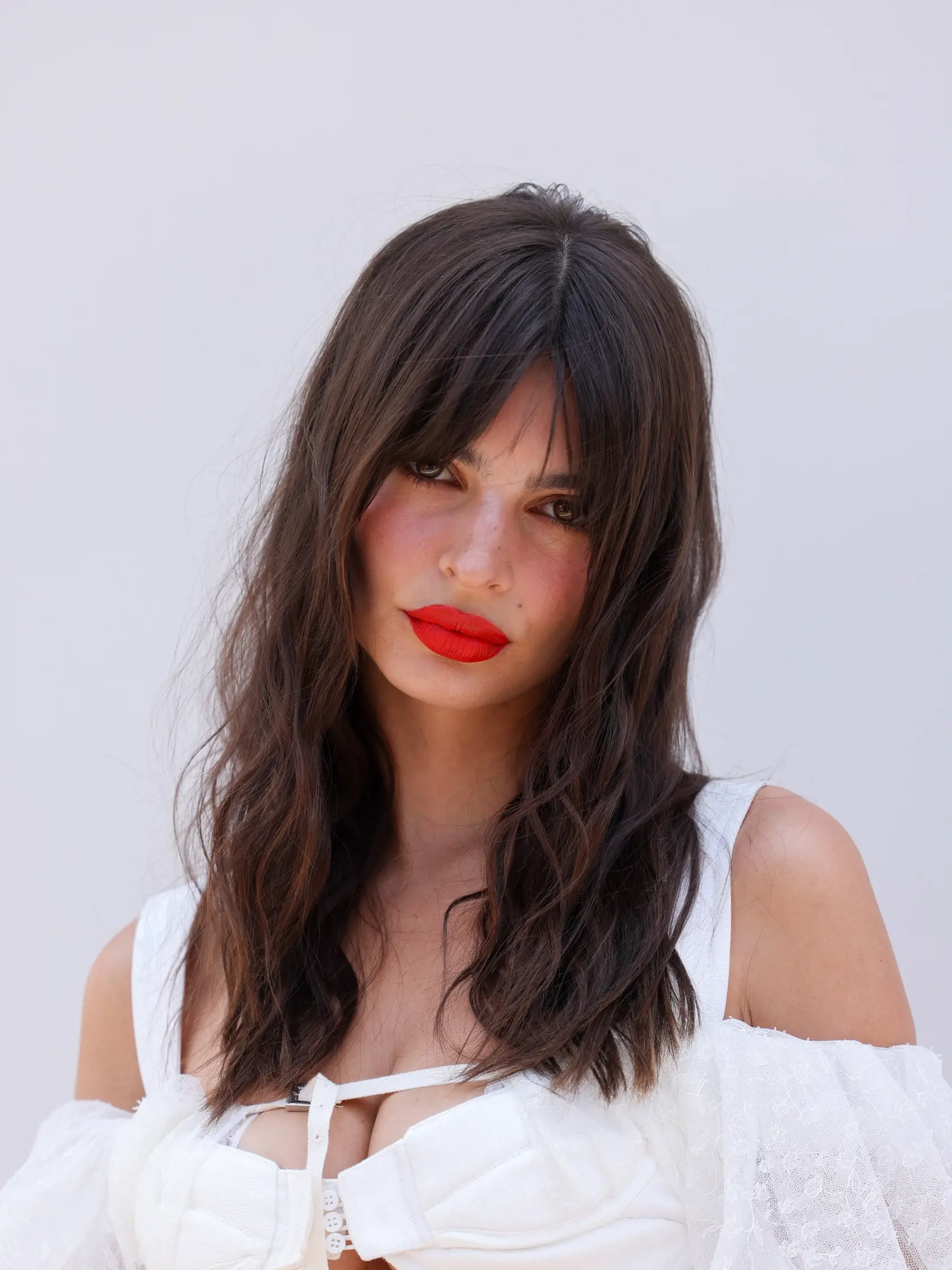 Medzi hlavné hviezdy patrila aj nepochybne Emily Ratajkowski (32), ktorá na žiadnej poriadnej akcii nemôže chýbať. Na prehliadke Jacquemus bola naozaj neprehliadnuteľná a ako inak, sporo oblečená.