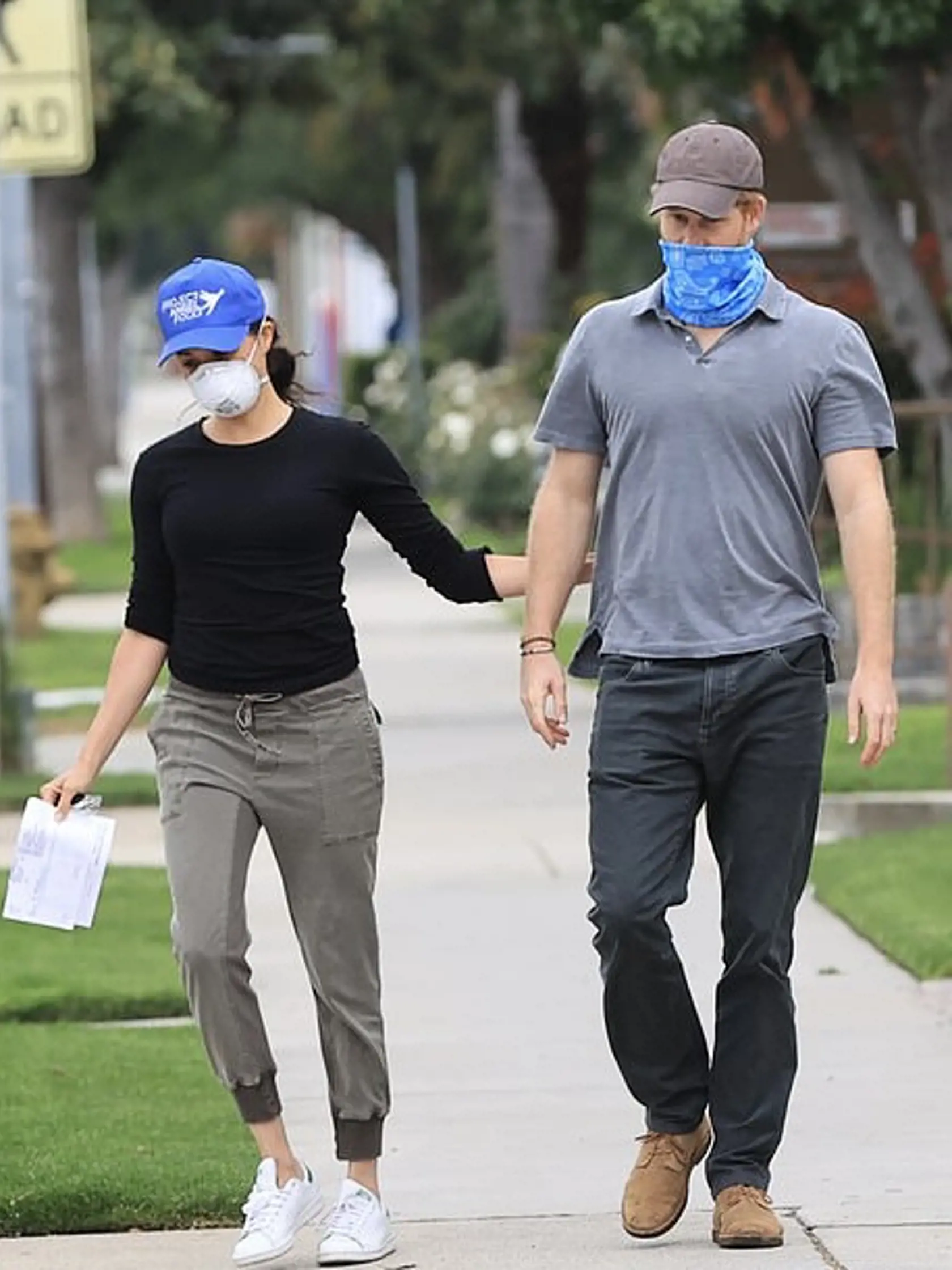Harry a Meghan si náklonnosť prejavujú aj počas charitatívnej činnosti v Los Angeles.