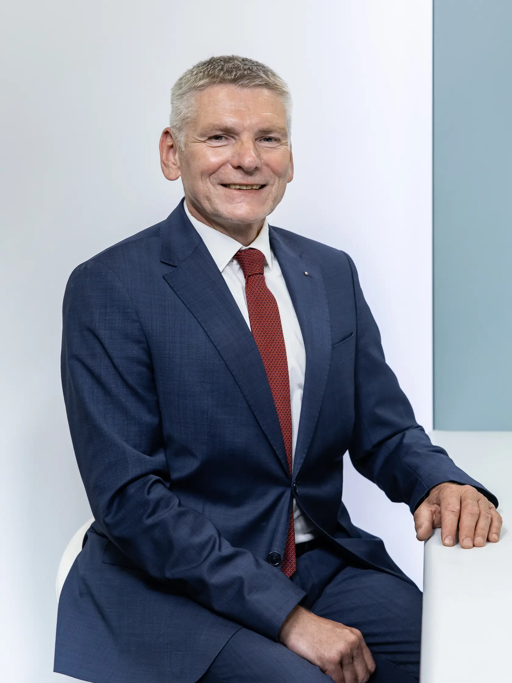 Jiří Hynek upozorňuje: Na zbrojenie potrebuje únia peniaze, suroviny a energie. “Viac ako 90 percent surovín, ktoré potrebuje európsky priemysel, ovláda Čína," dodáva.