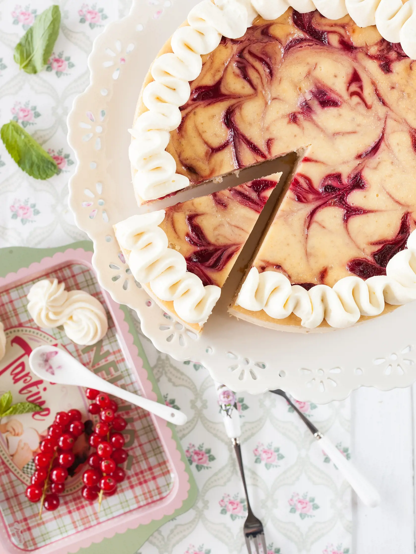 Mramorovaný cheesecake s ríbezľami