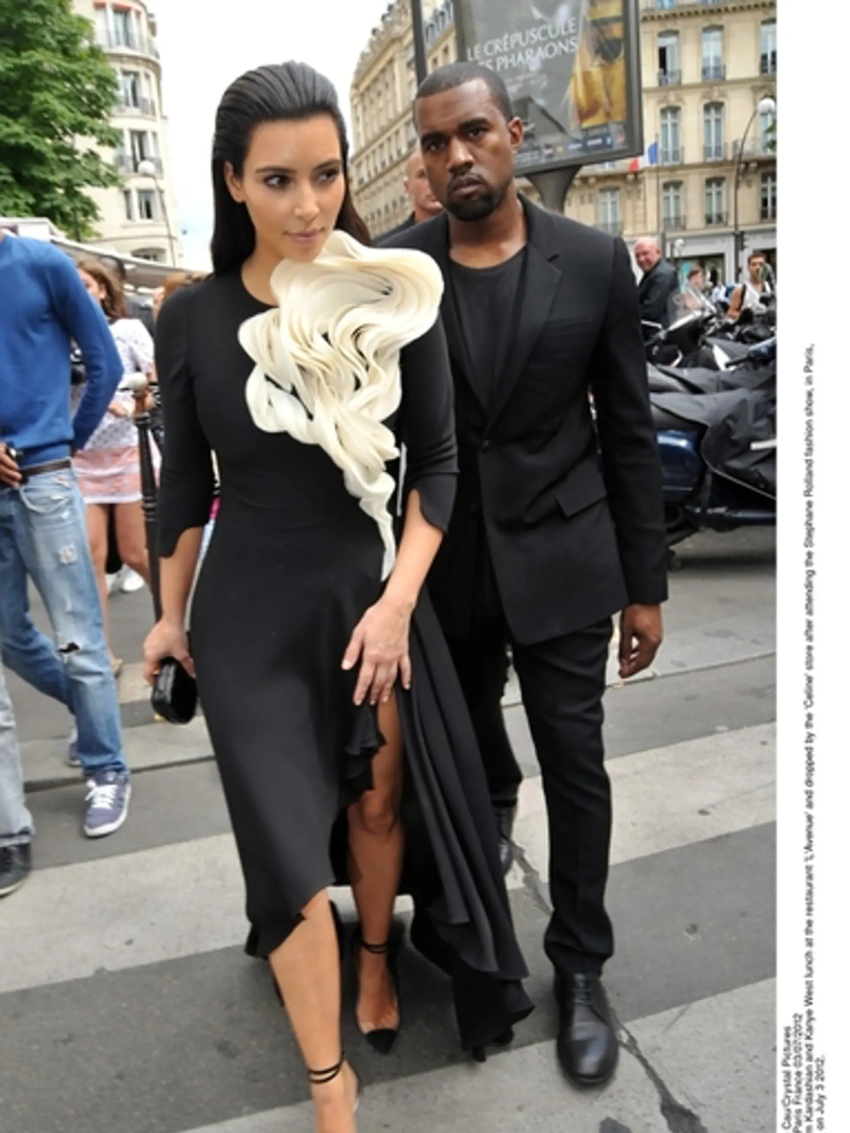 Kanye West je na videu s bývalou priateľkou, ktorá sa podobá na tú súčasnú, Kim Kardashian.