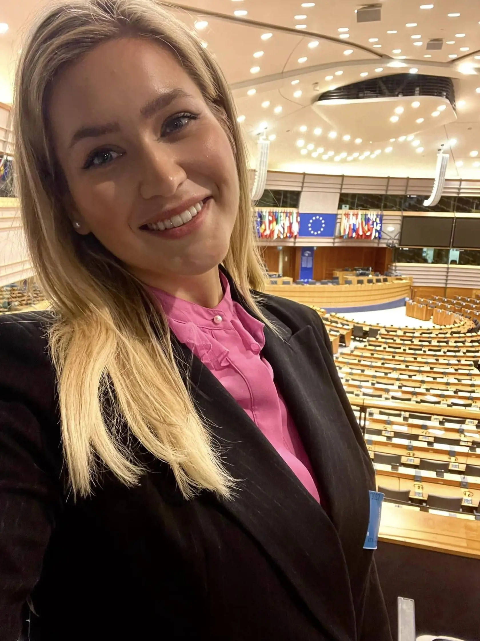Označuje sa za ľavicovú političku.