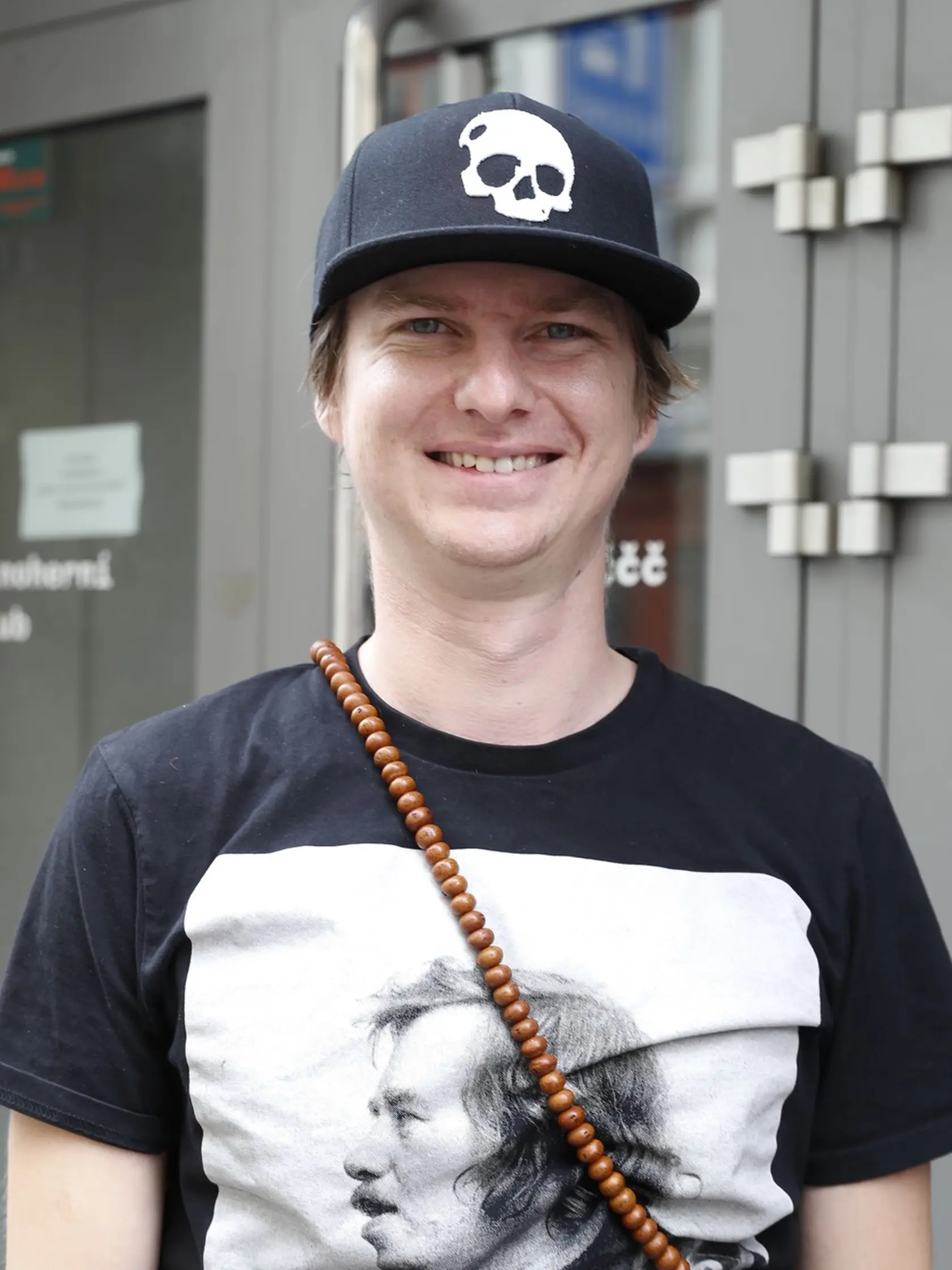 Braňo Holiček dnes diriguje hercov a stojí za kamerou.